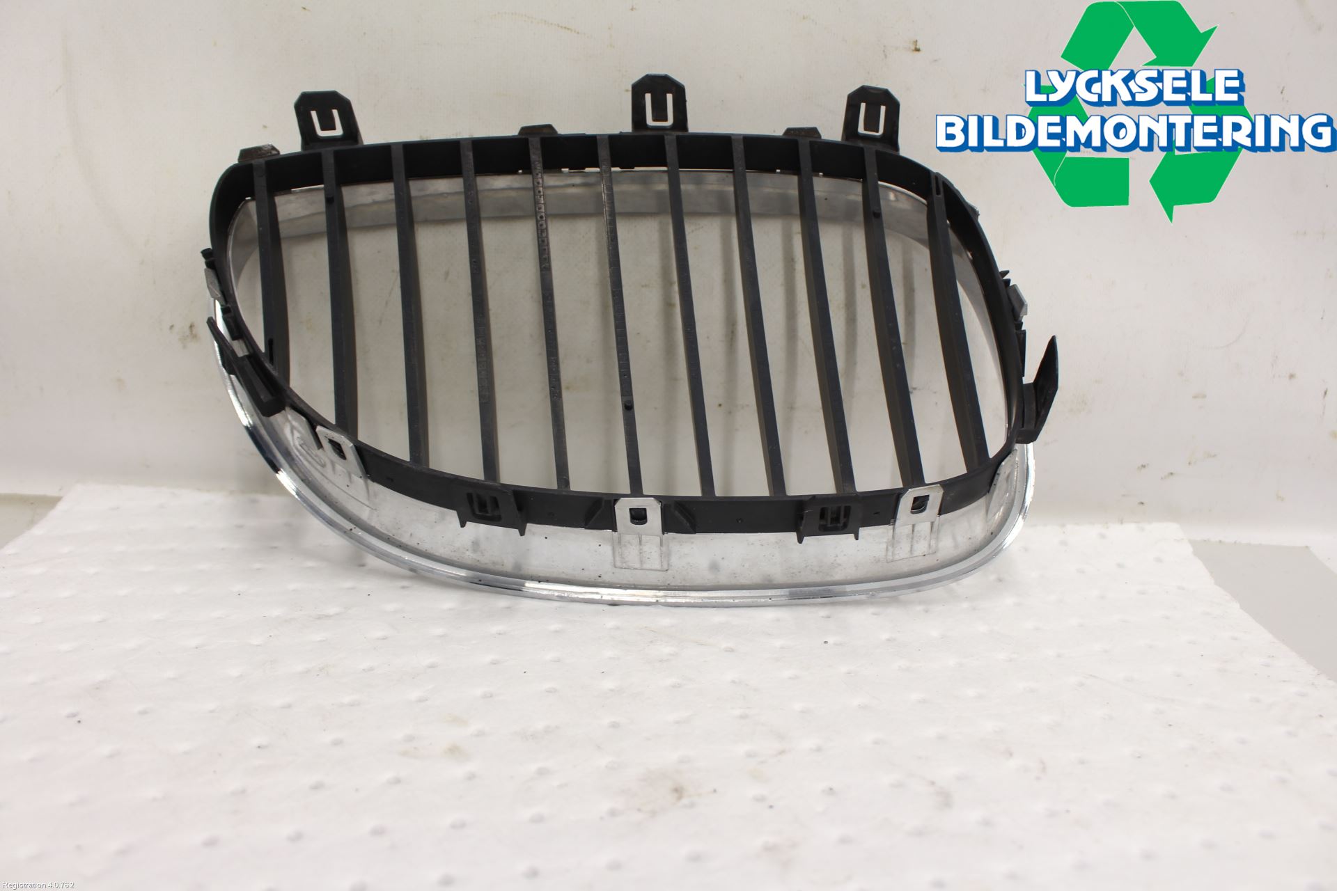 BMW 5 E60/61 Sed/Tou 02-10 Grilldel Vänster