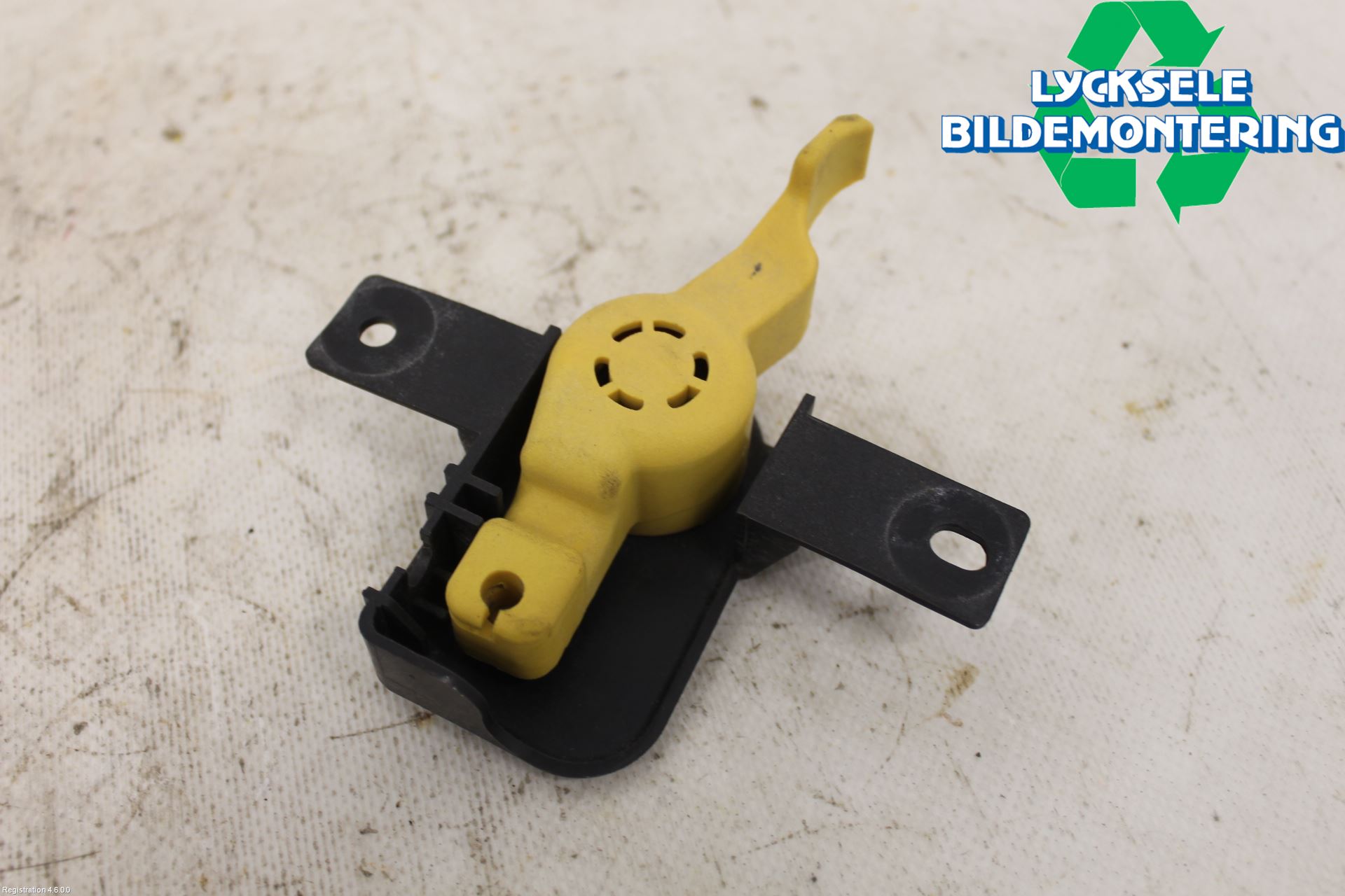 Ford KUGA 17-19 Huvlås