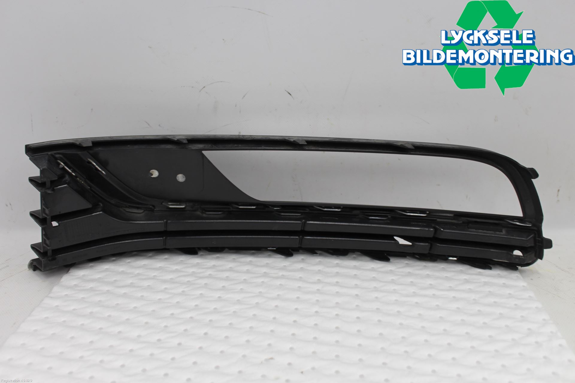 Volkswagen VW PASSAT 11-14 Dimljussarg Fram