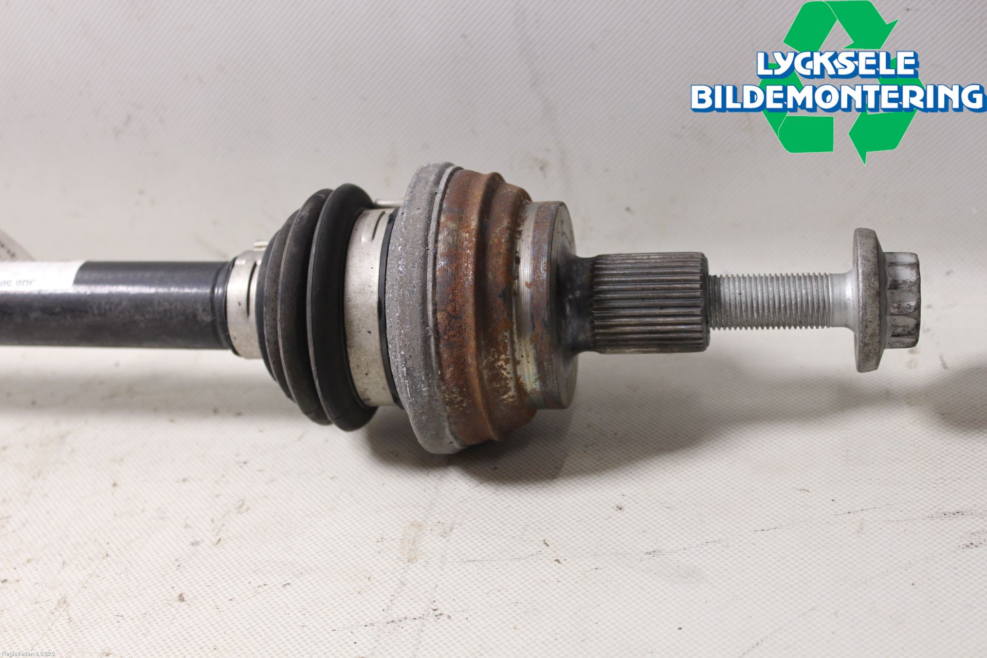 Volkswagen VW TIGUAN 16-24 Drivaxel Bak Höger
