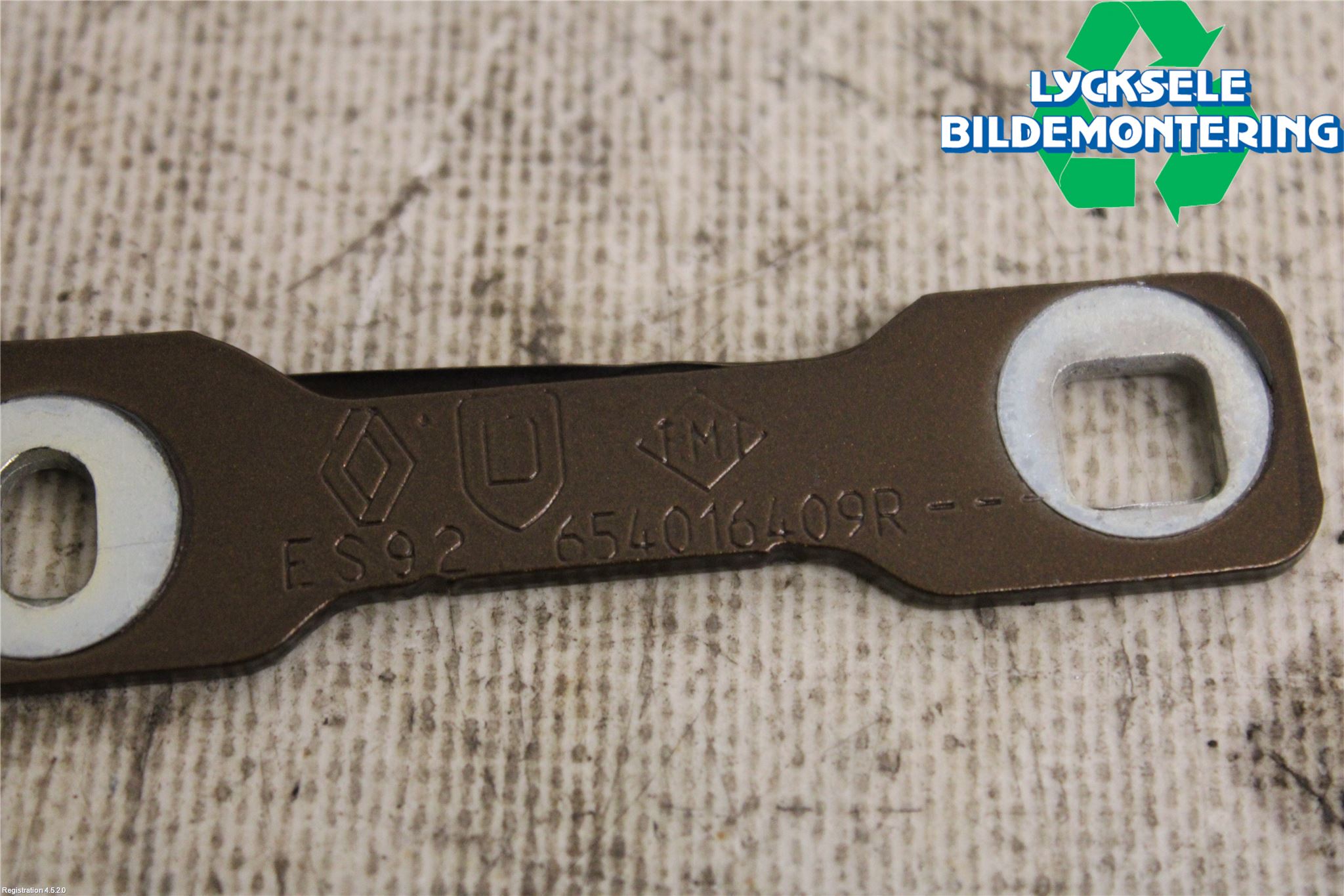 Dacia DUSTER 10-17 Huvgångjärn