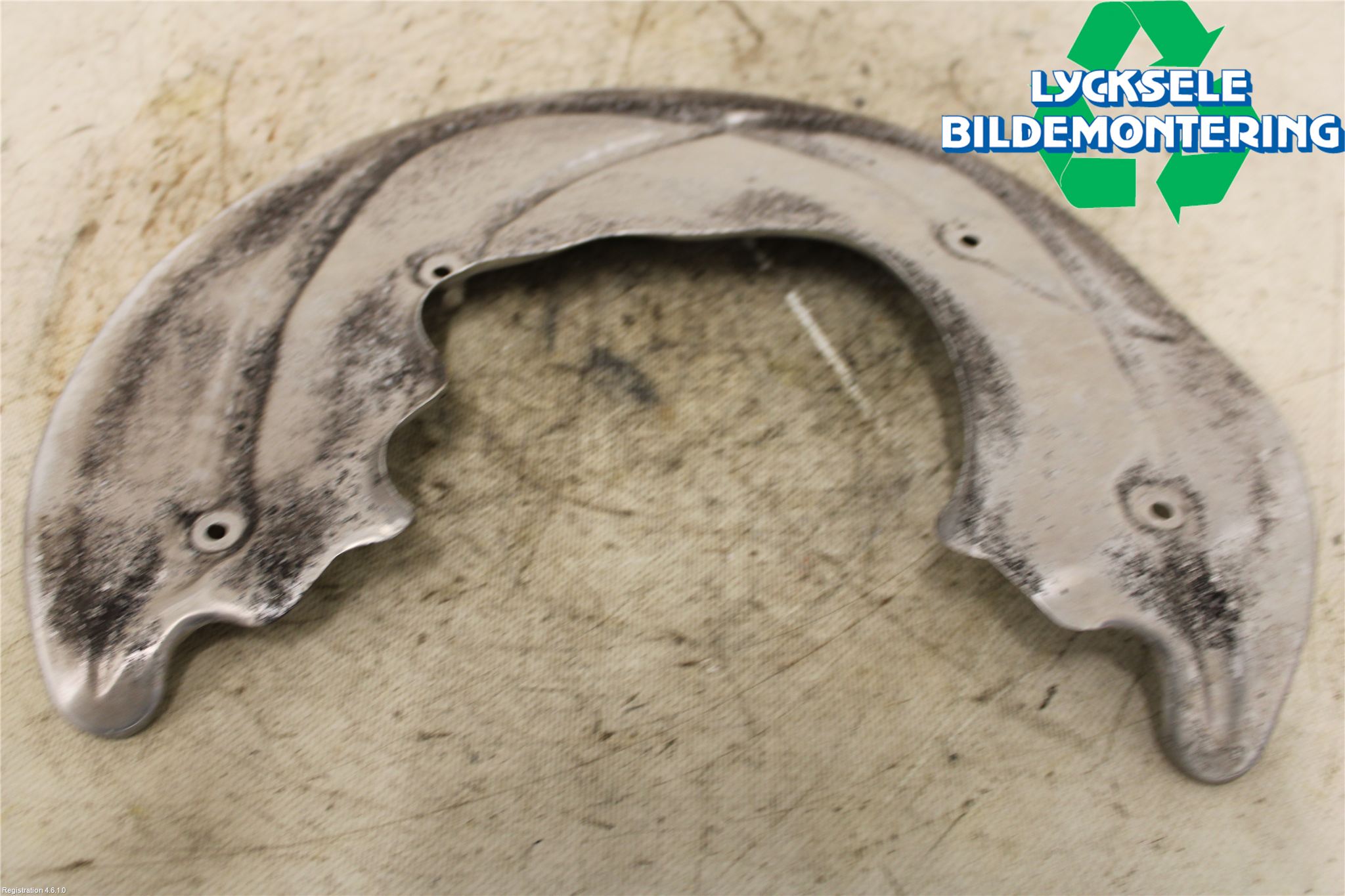 Audi A6 F2/C8 19- Bromssköld Fram