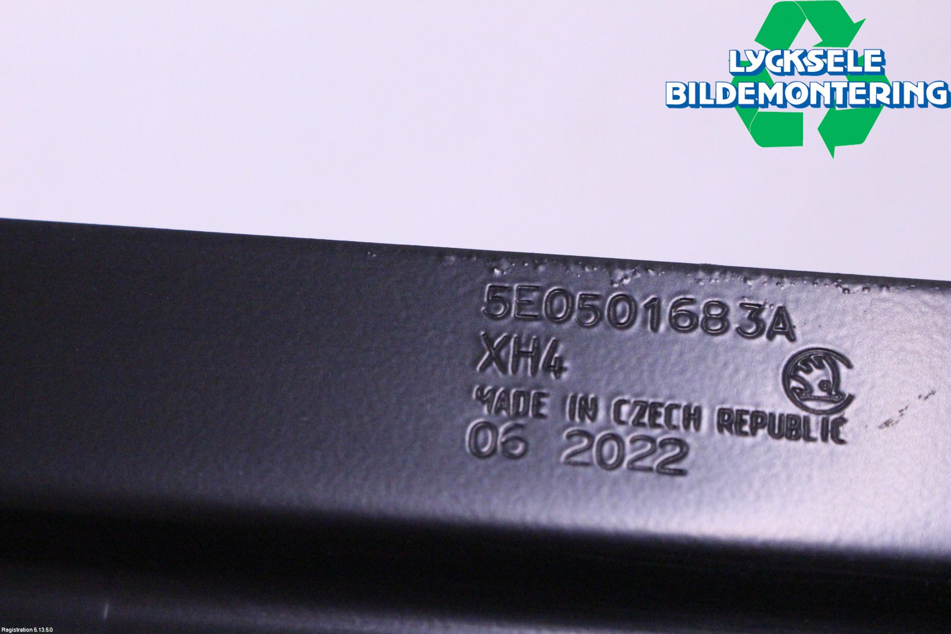 Volkswagen VW GOLF / E-GOLF VIII 20- Hasplåt Plåt-Plast