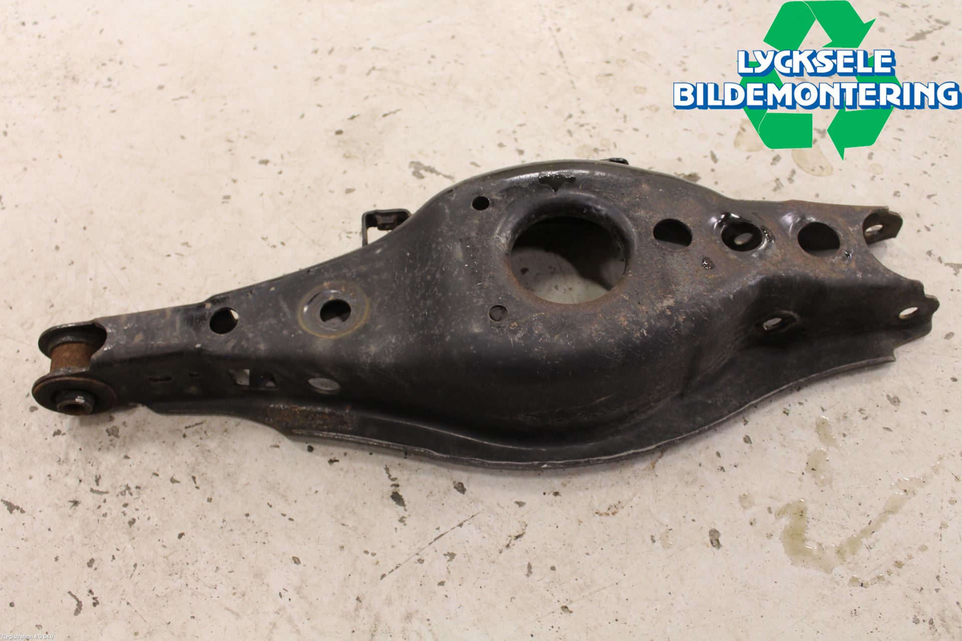 Toyota AURIS 13-19 Bärarm Bak Vänster