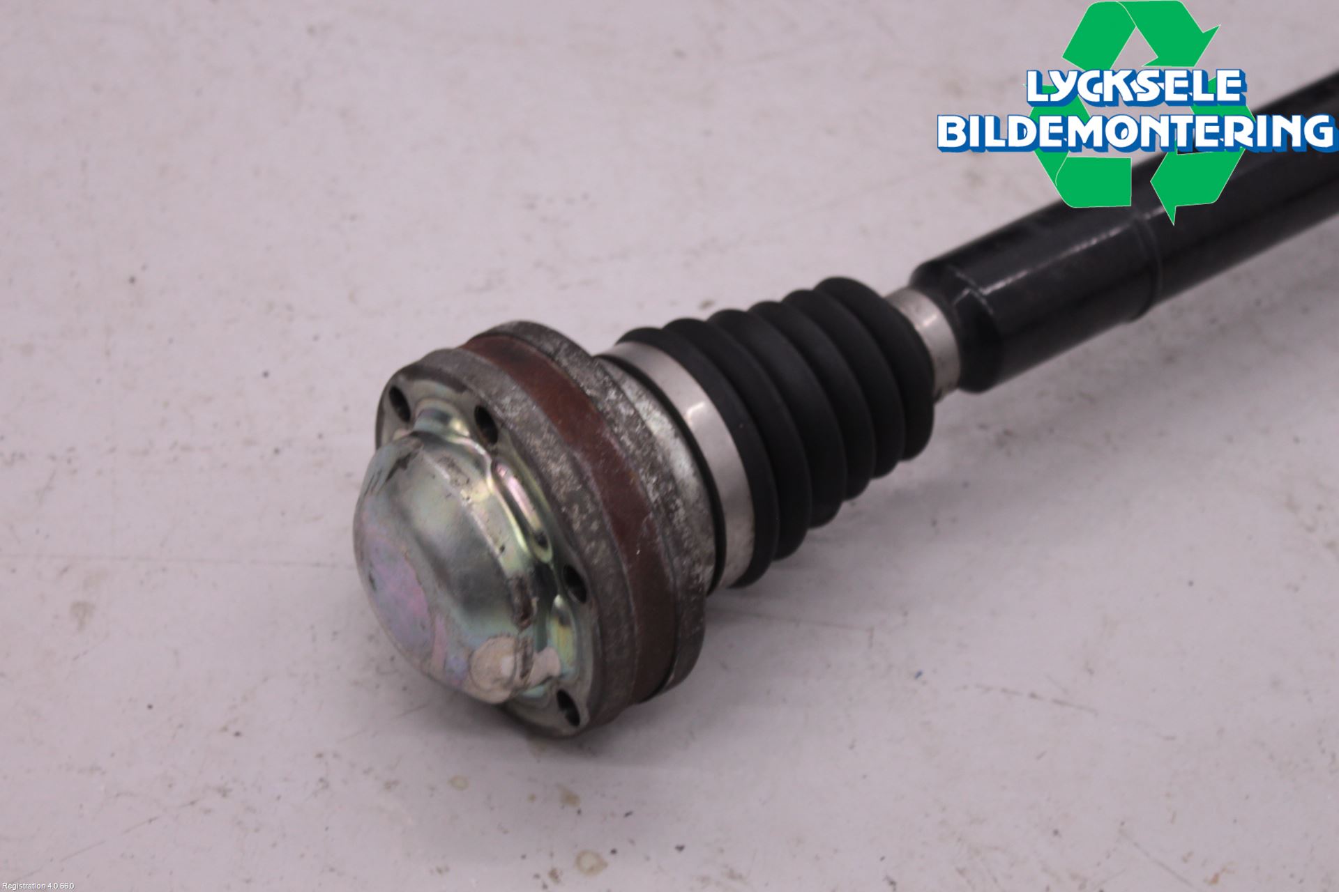 Volkswagen VW CADDY 11-15 Drivaxel Fram Höger