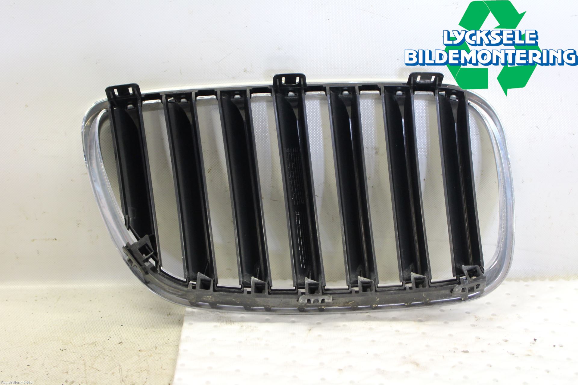BMW X3 E83     03-10 Grilldel Vänster