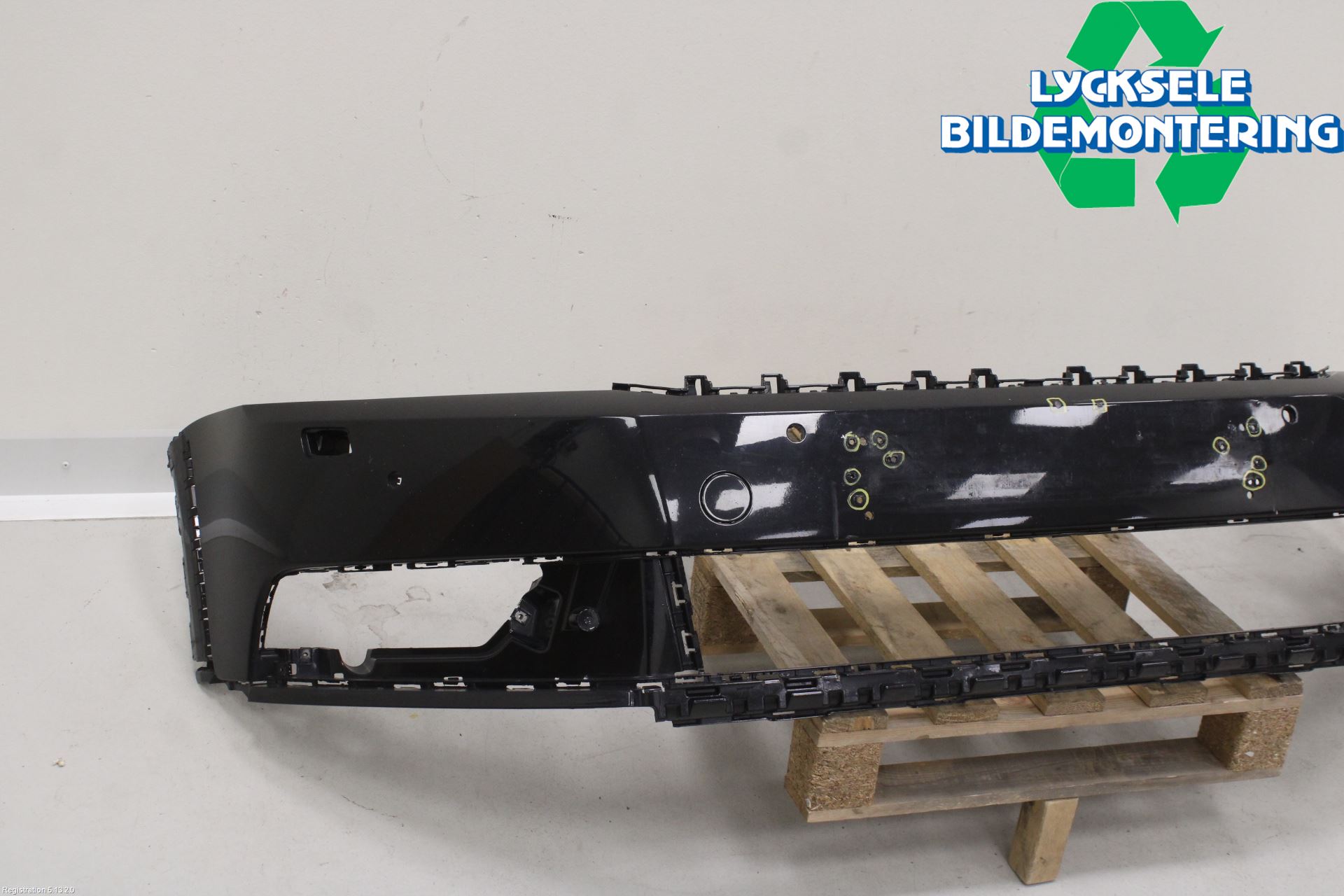 Volkswagen VW PASSAT 11-14 Stötfångarbeklädnad Fram