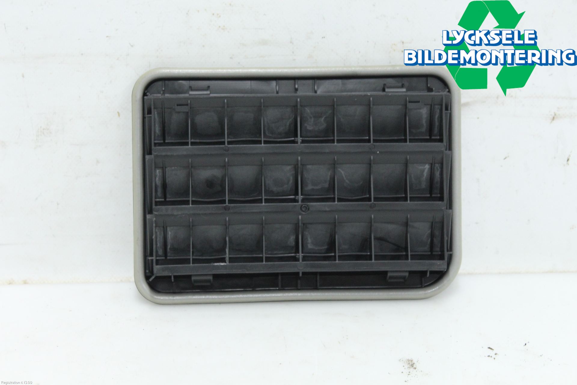 BMW 5 G30/G31/F90 17-23 Ventilationsutsläpp Bak