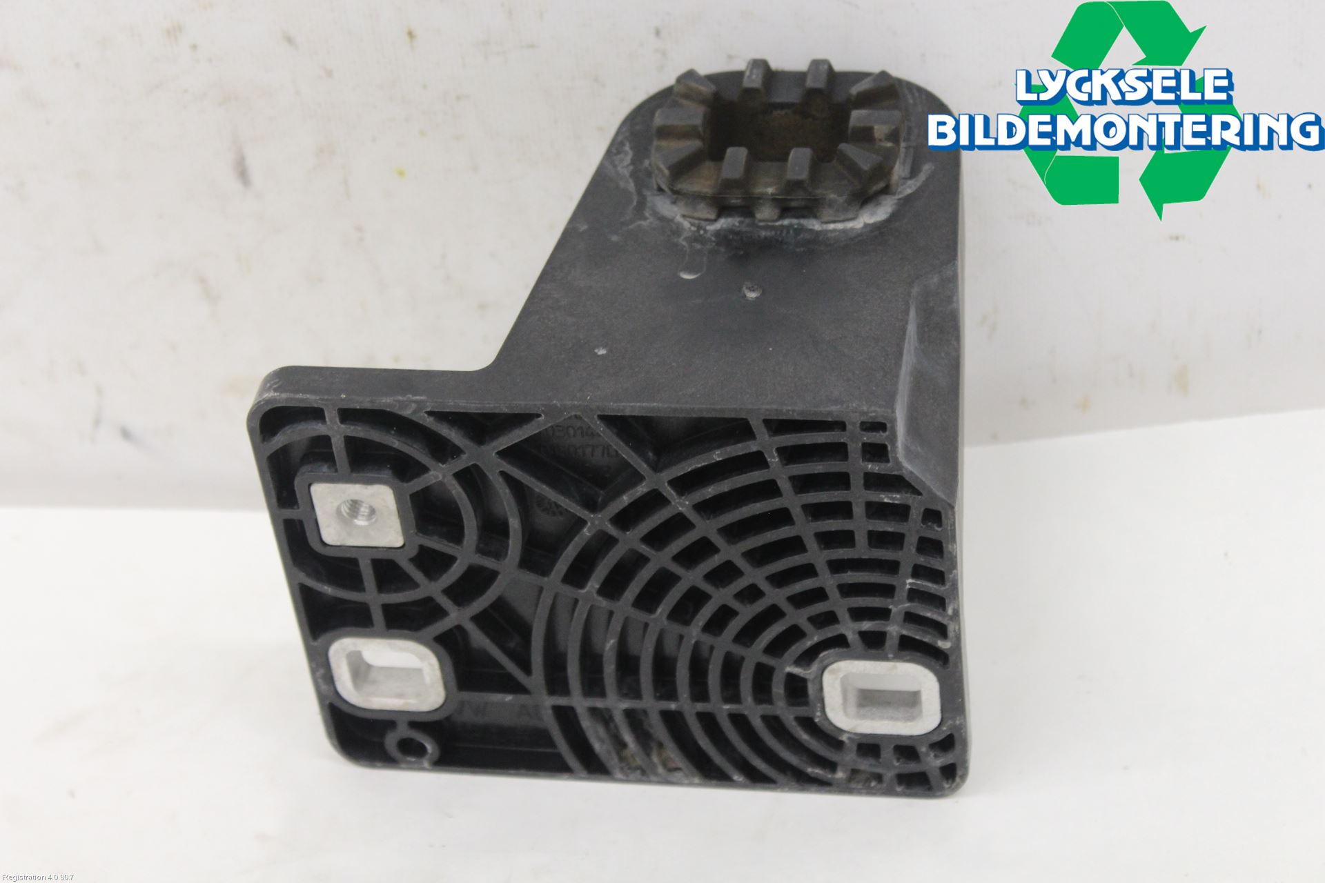 Volkswagen VW ID.4 21- Kylarfäste-Ram-Balk