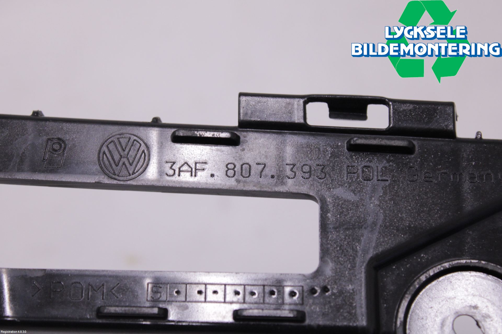 Volkswagen VW PASSAT 11-14 Stötfångarfäste Bak Vä