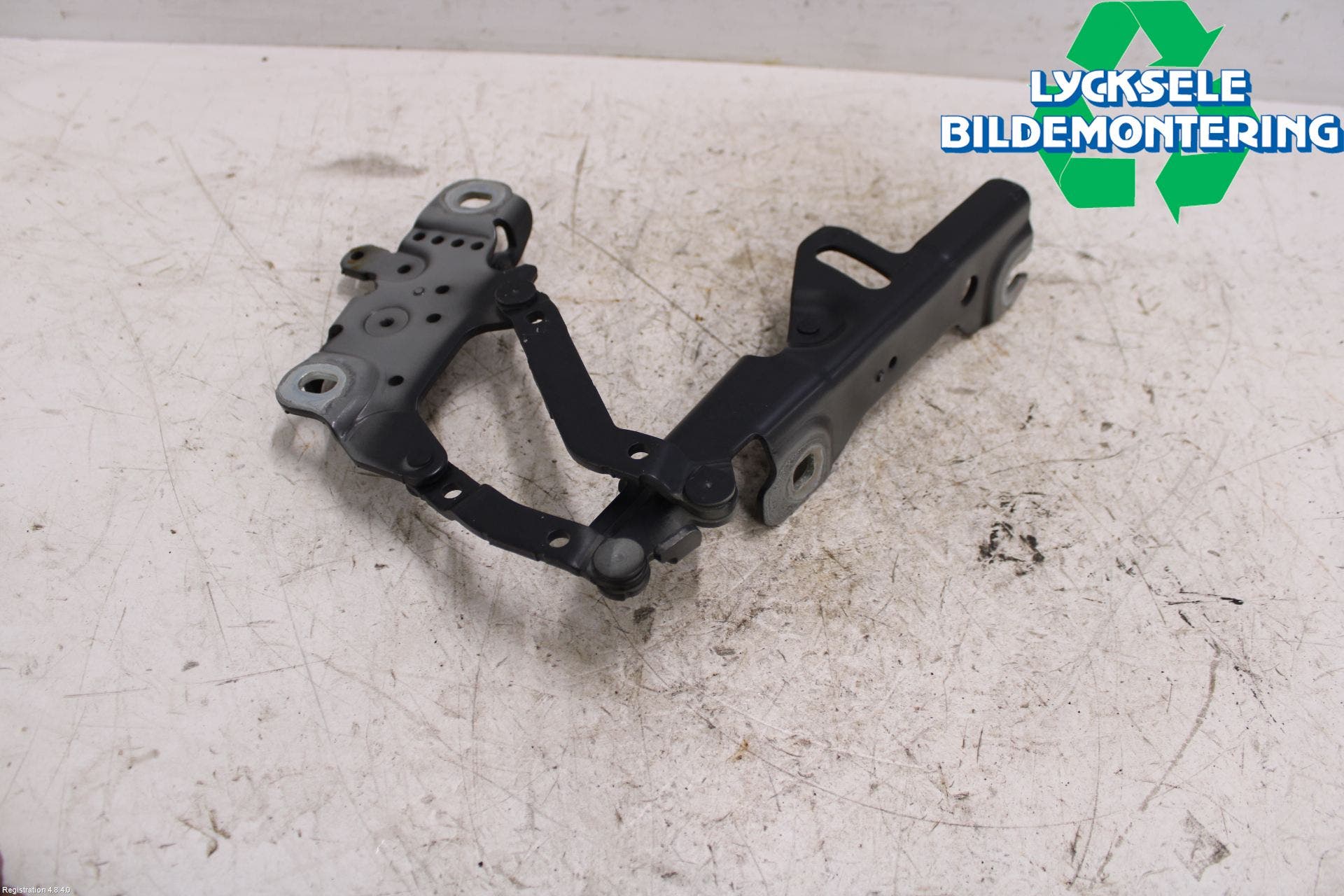 BMW 3 F30/F31/F80 12-19 Huvgångjärn