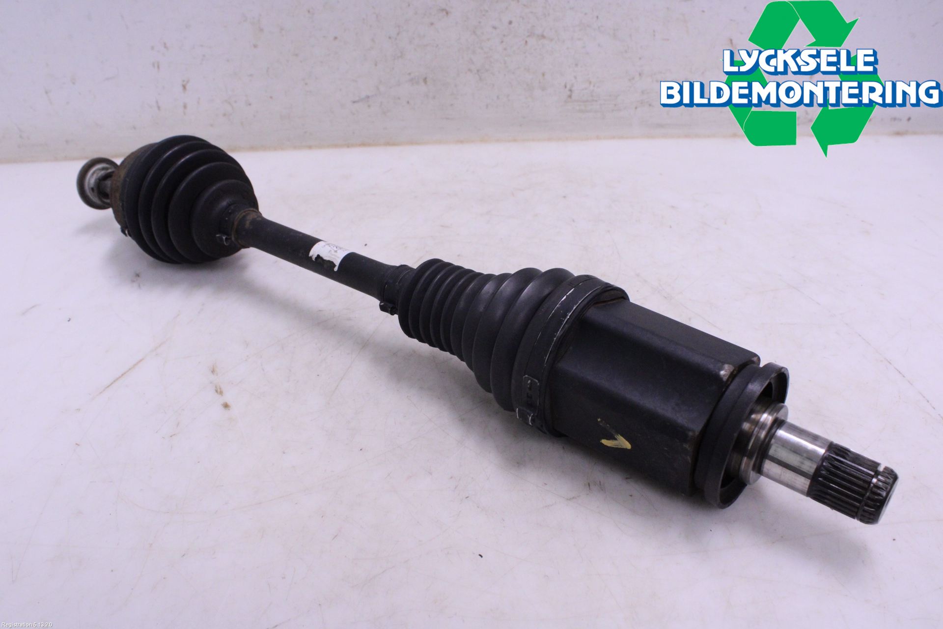 BMW 5 F10/F11/F18 09-17 Drivaxel Fram Vänster