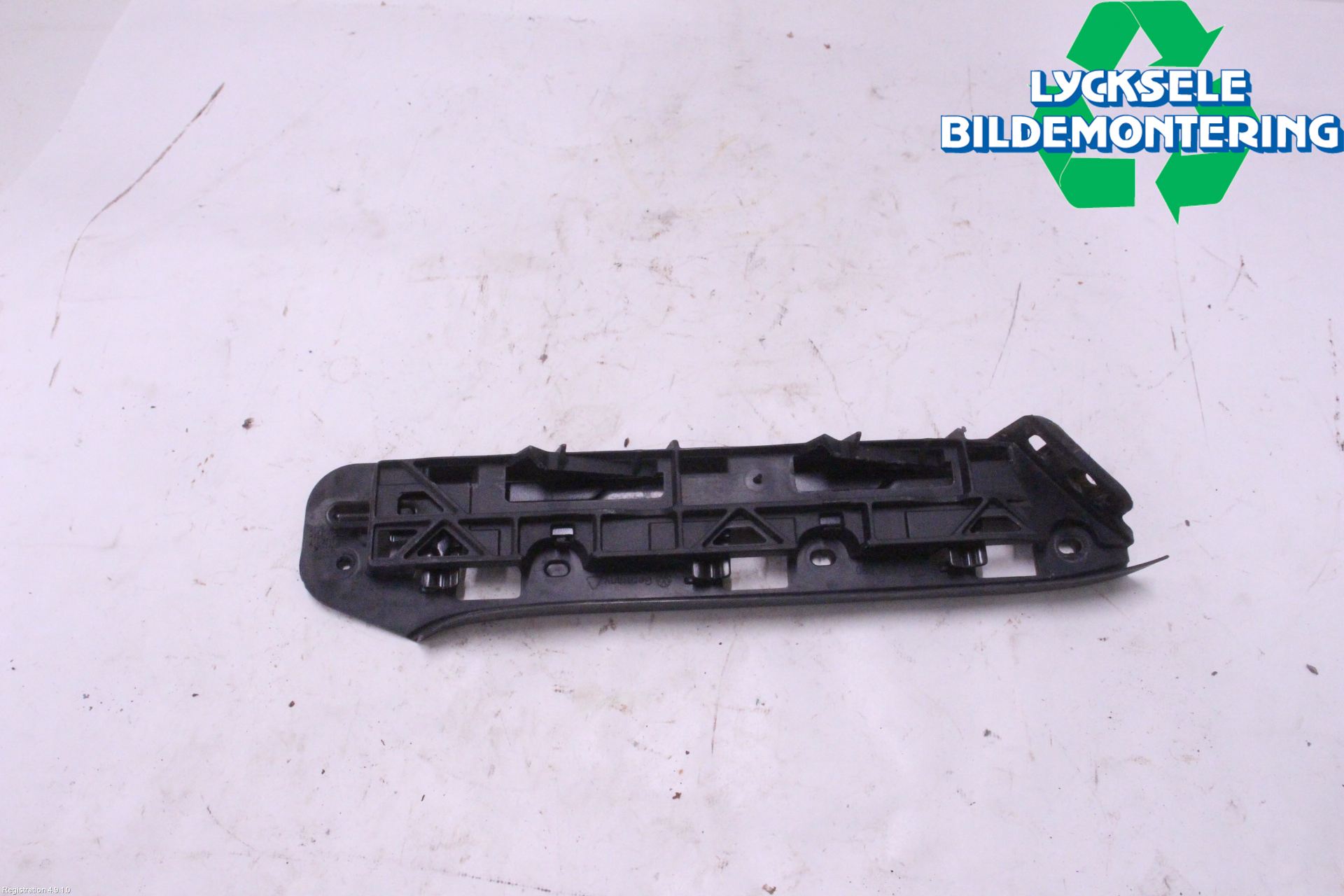 Volkswagen VW CADDY      04-10 Stötfångarfäste Fram Hö