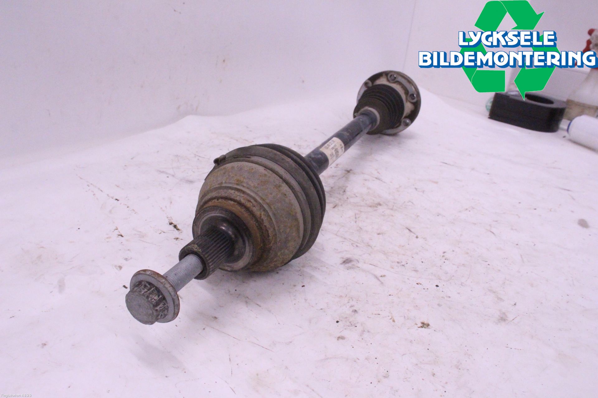 Volkswagen VW CADDY 16-20 Drivaxel Fram Höger