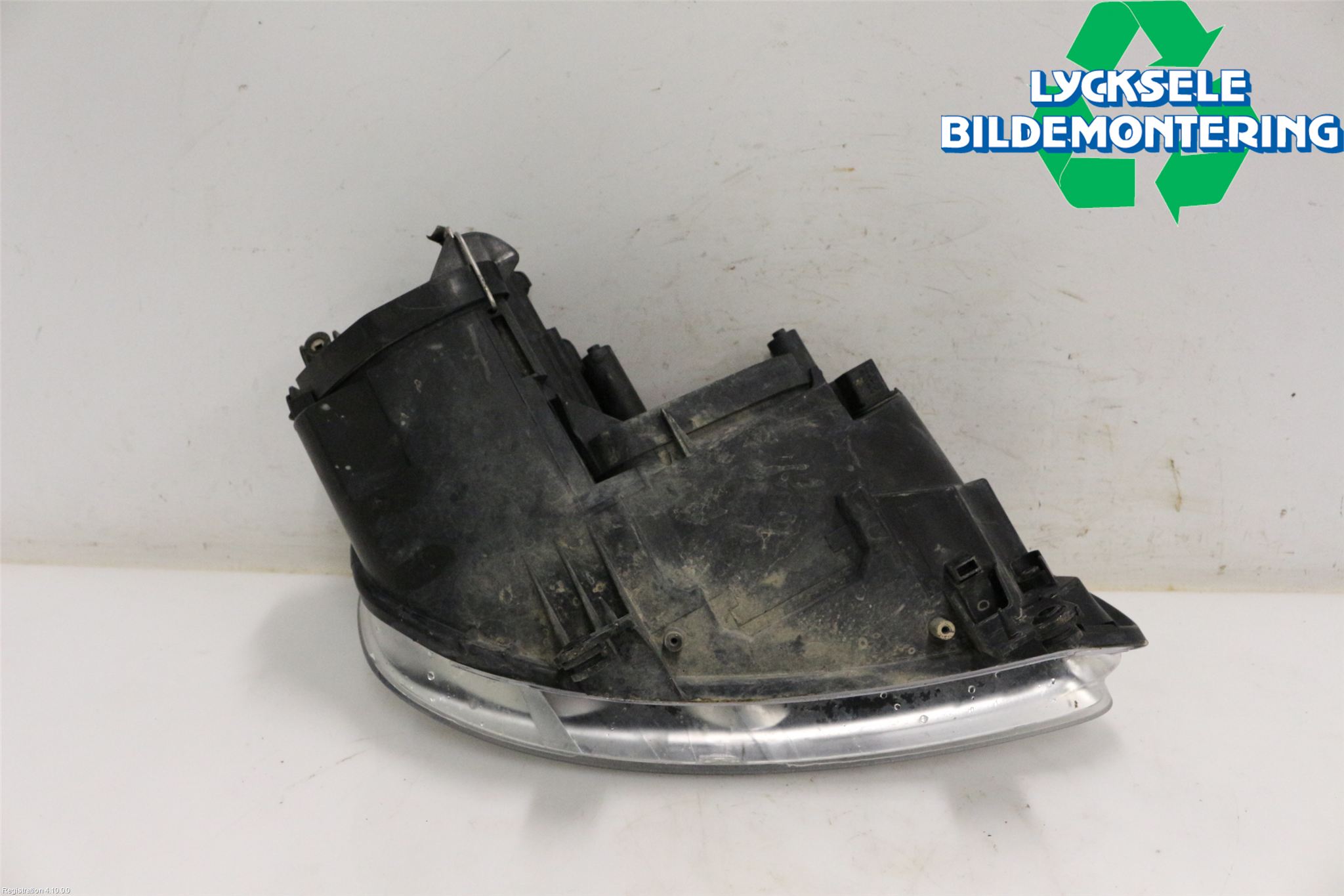 Volkswagen VW CADDY      04-10 Strålkastare Vänster