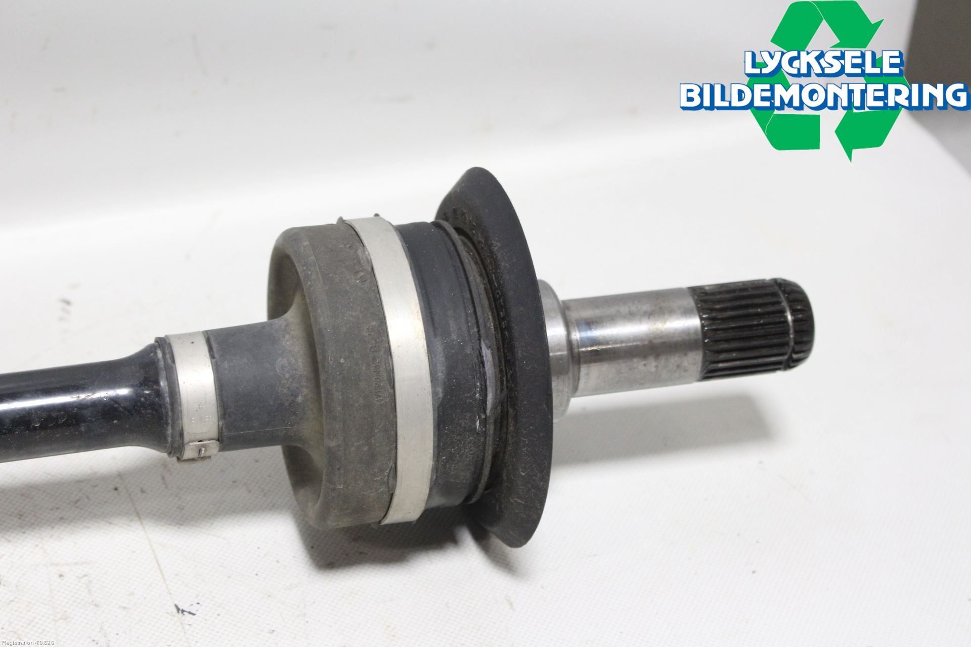 BMW 5 G30/G31/F90 17-23 Drivaxel Bak Vänster