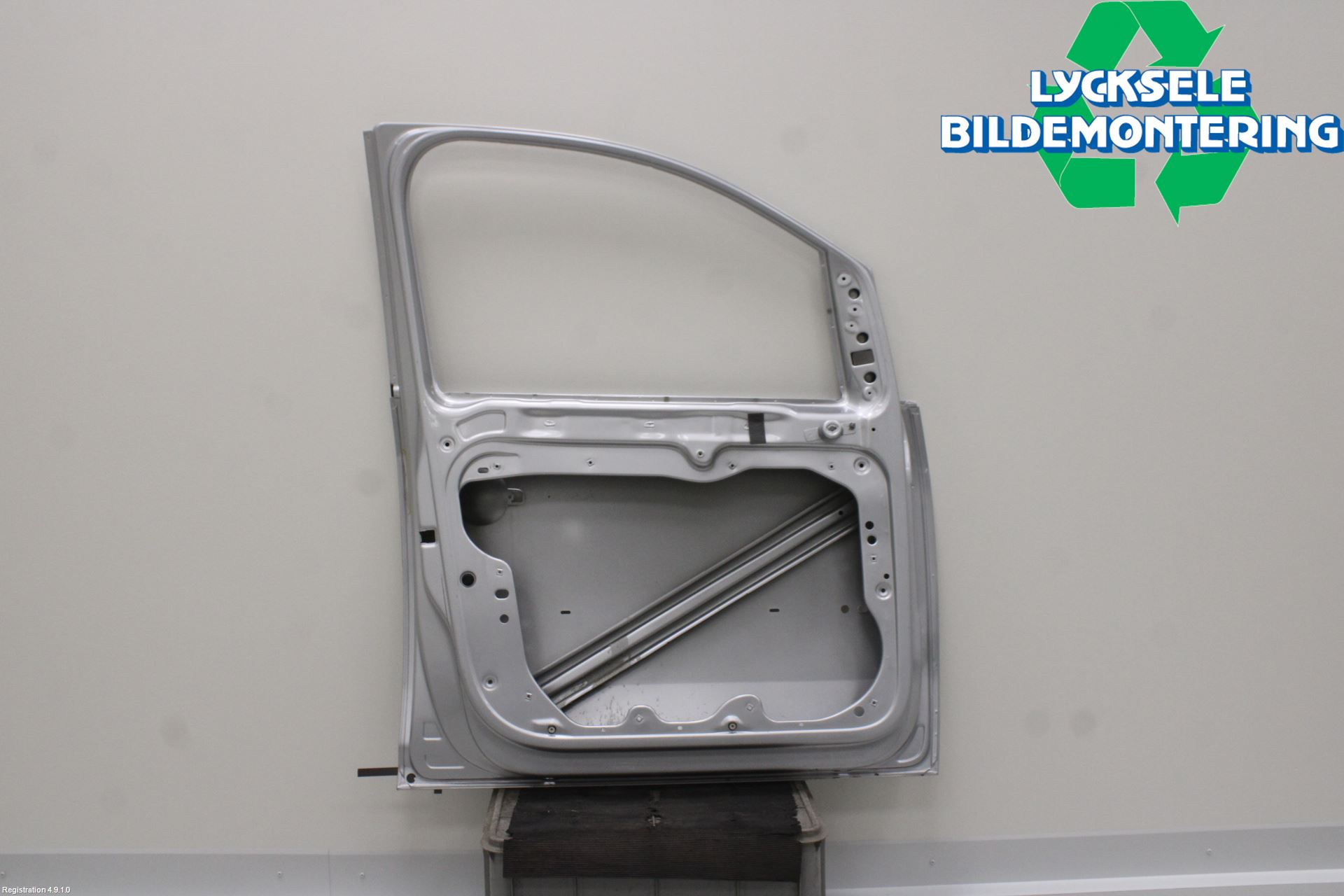 Volkswagen VW CADDY 11-15 Dörr Fram Vänster