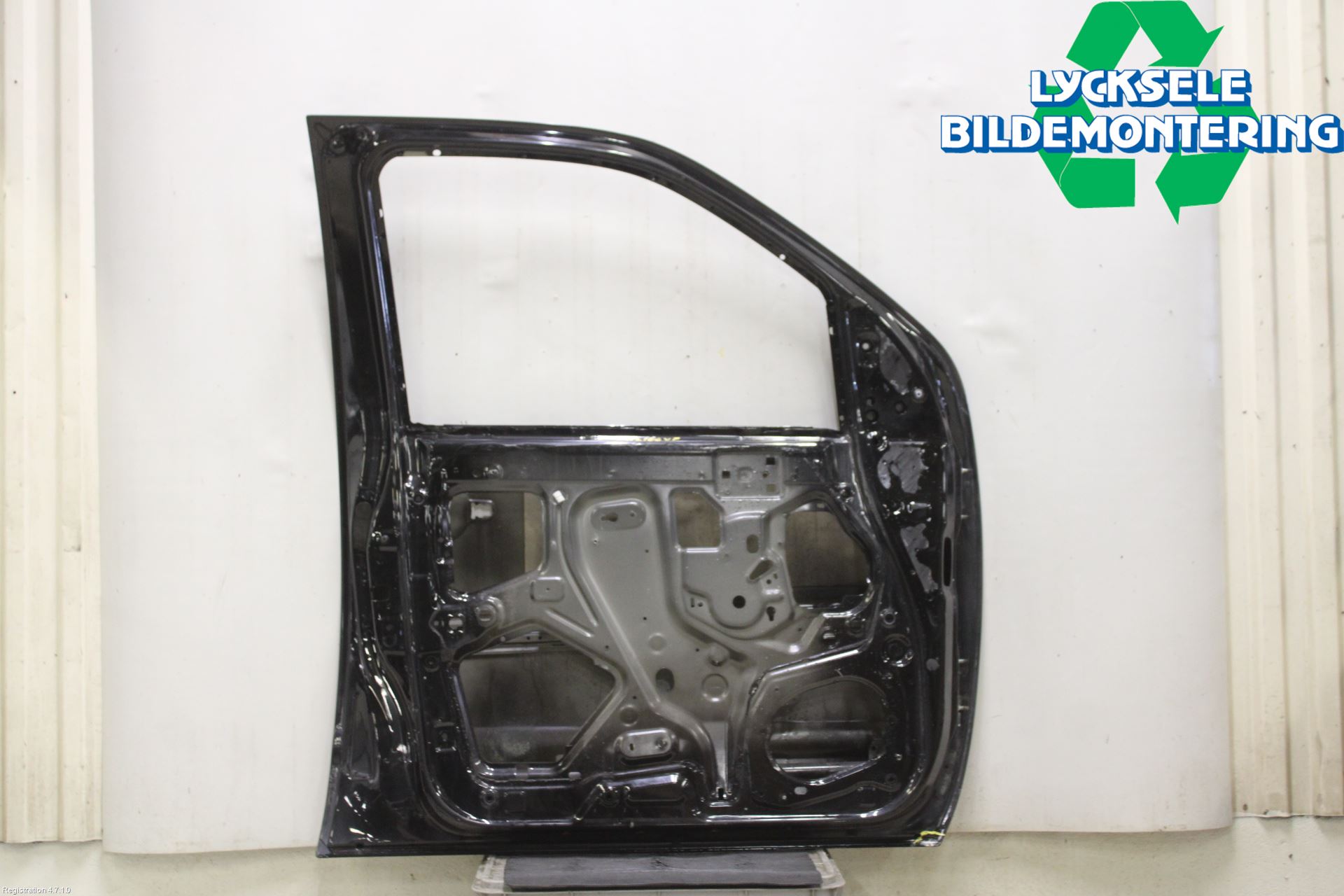 Nissan NAVARA 05-16 Dörr Fram Vänster