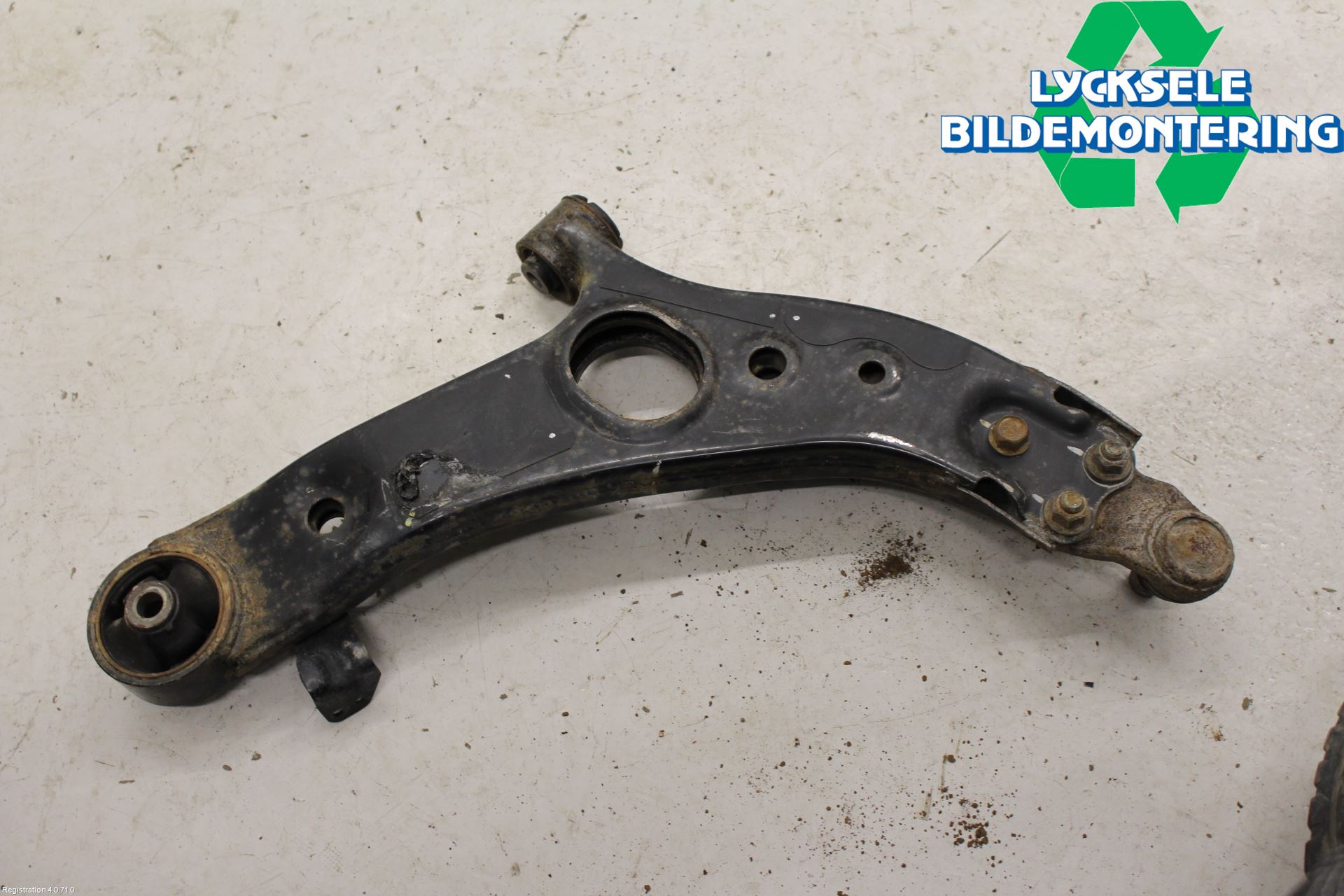 Kia SORENTO 10-14 Bärarm Fram Undre Vä