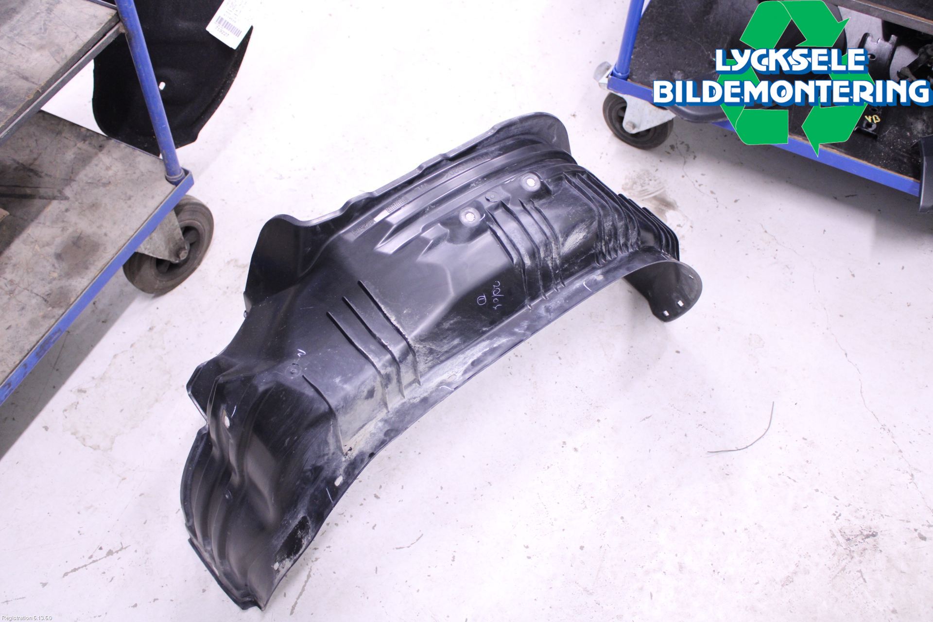 Toyota HILUX 16- Skärm Inner