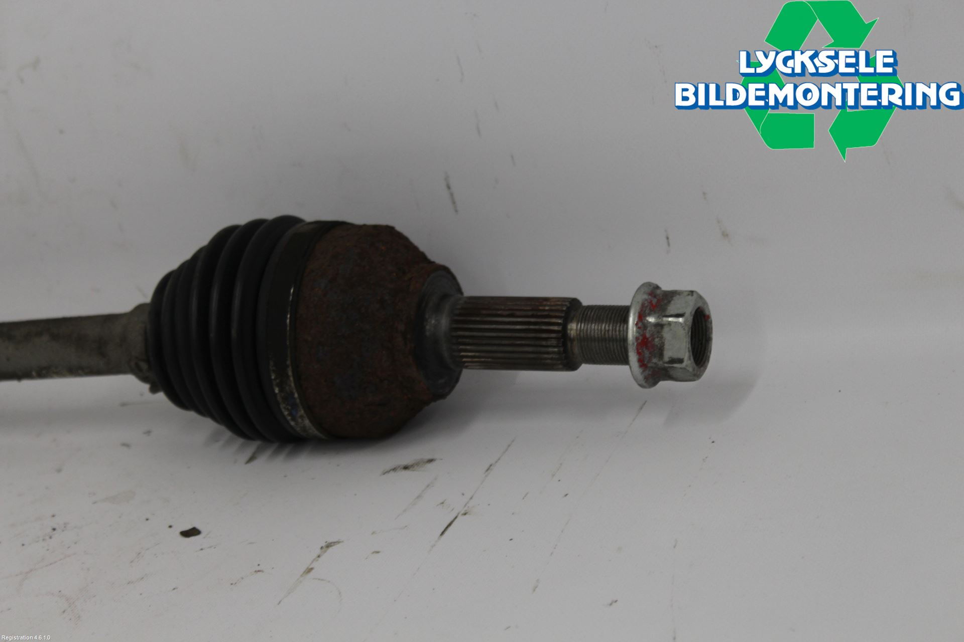 Nissan QASHQAI+2  10-14 Drivaxel Fram Vänster