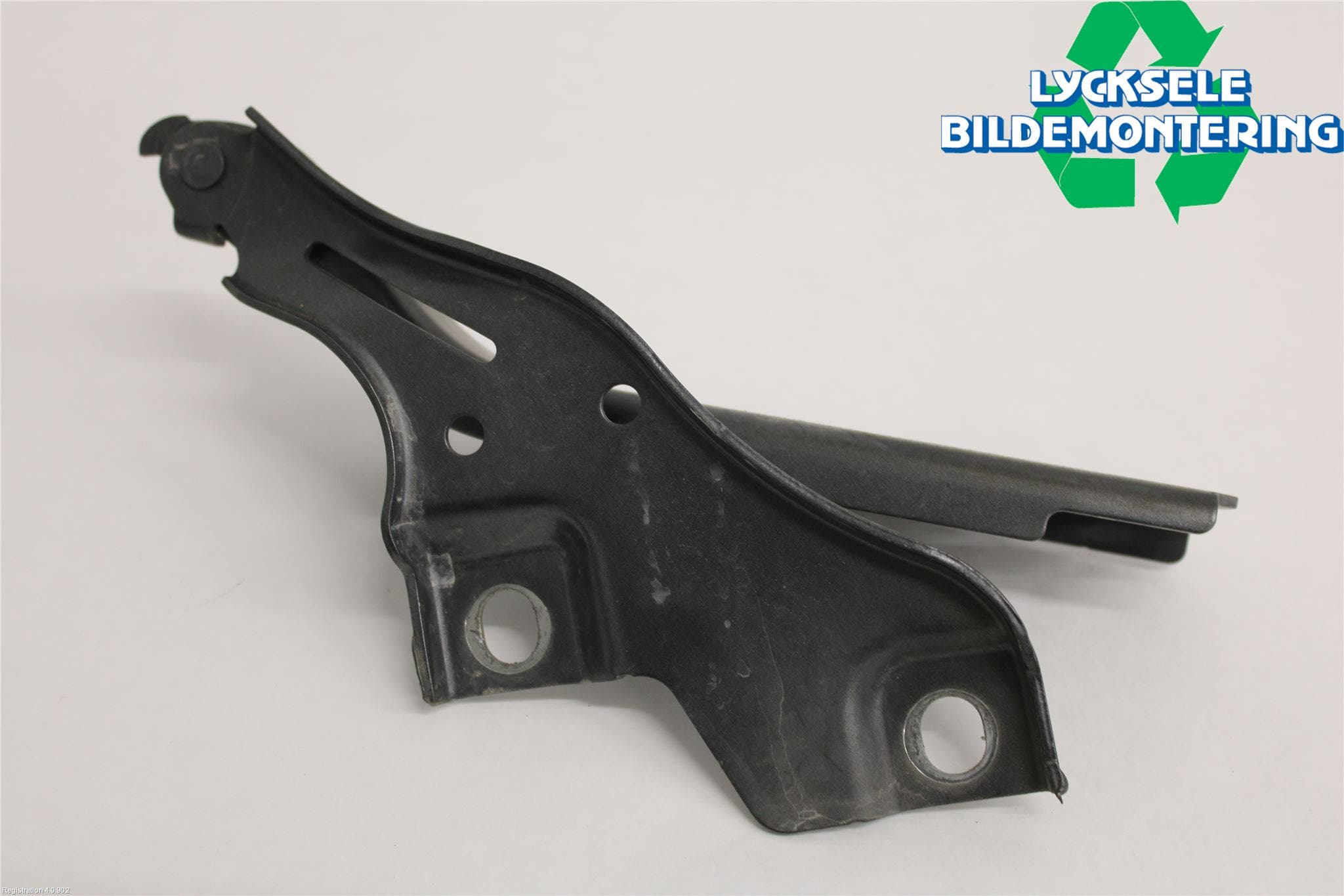 Volkswagen VW PASSAT 15-19 Huvgångjärn