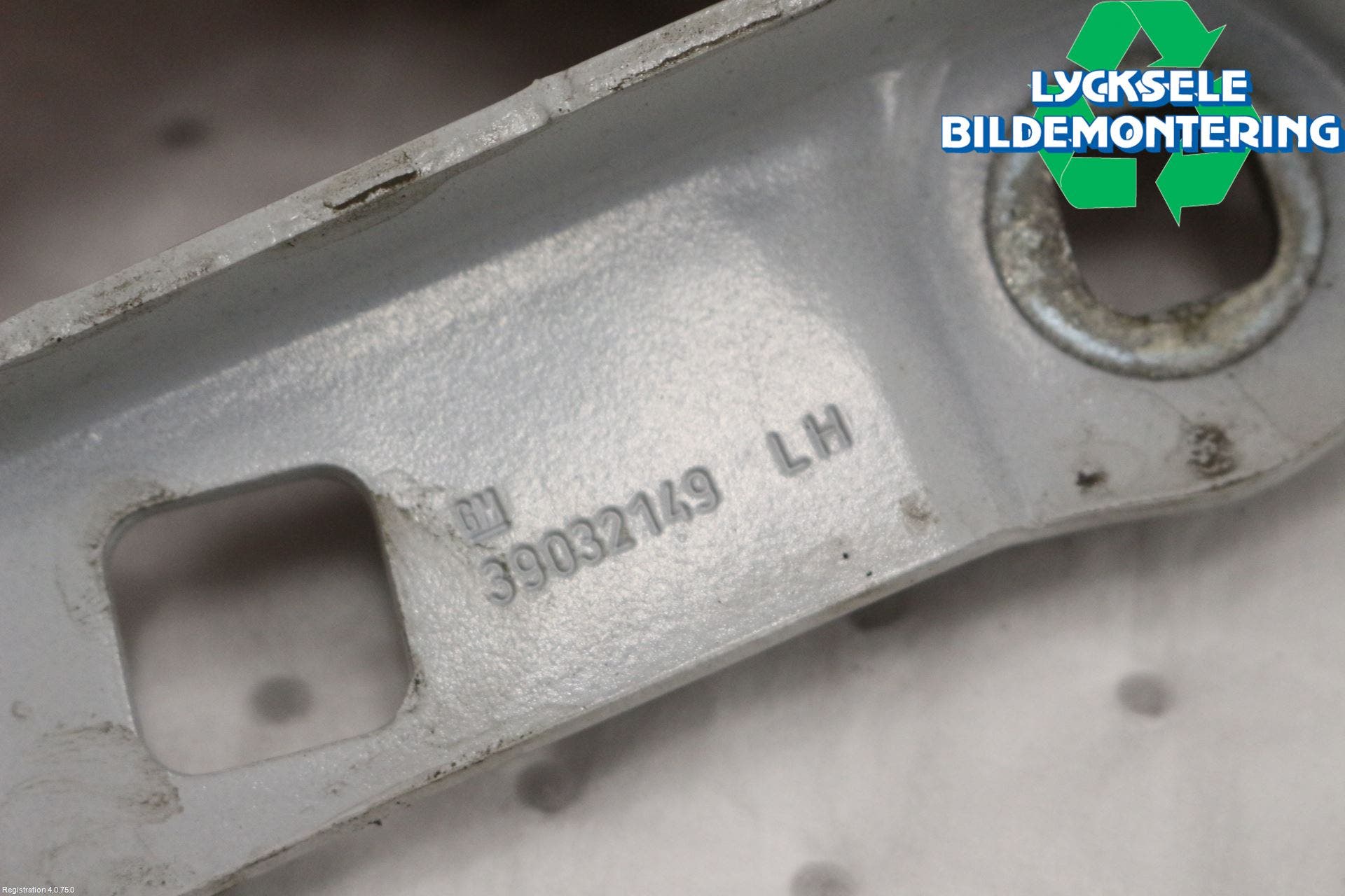 Opel ASTRA K 16-22 Huvgångjärn