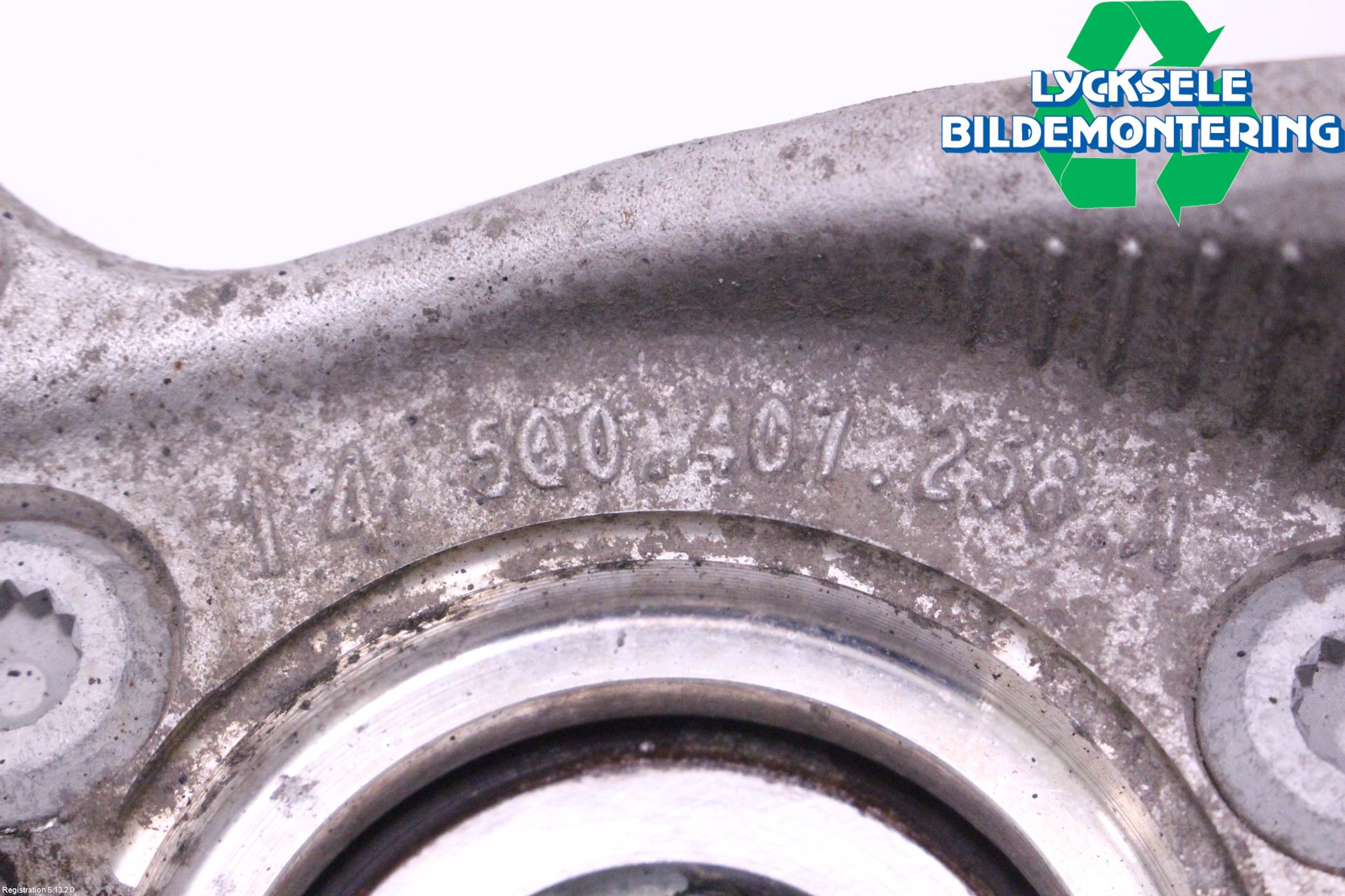 Volkswagen VW PASSAT 20-24 Styrspindel Lagerhus Hö
