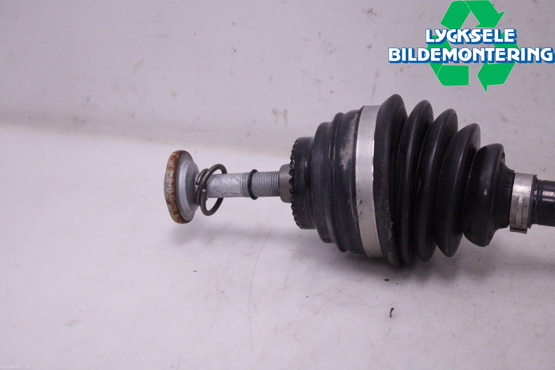 BMW 3 F30/F31/F80 12-19 Drivaxel Fram Vänster