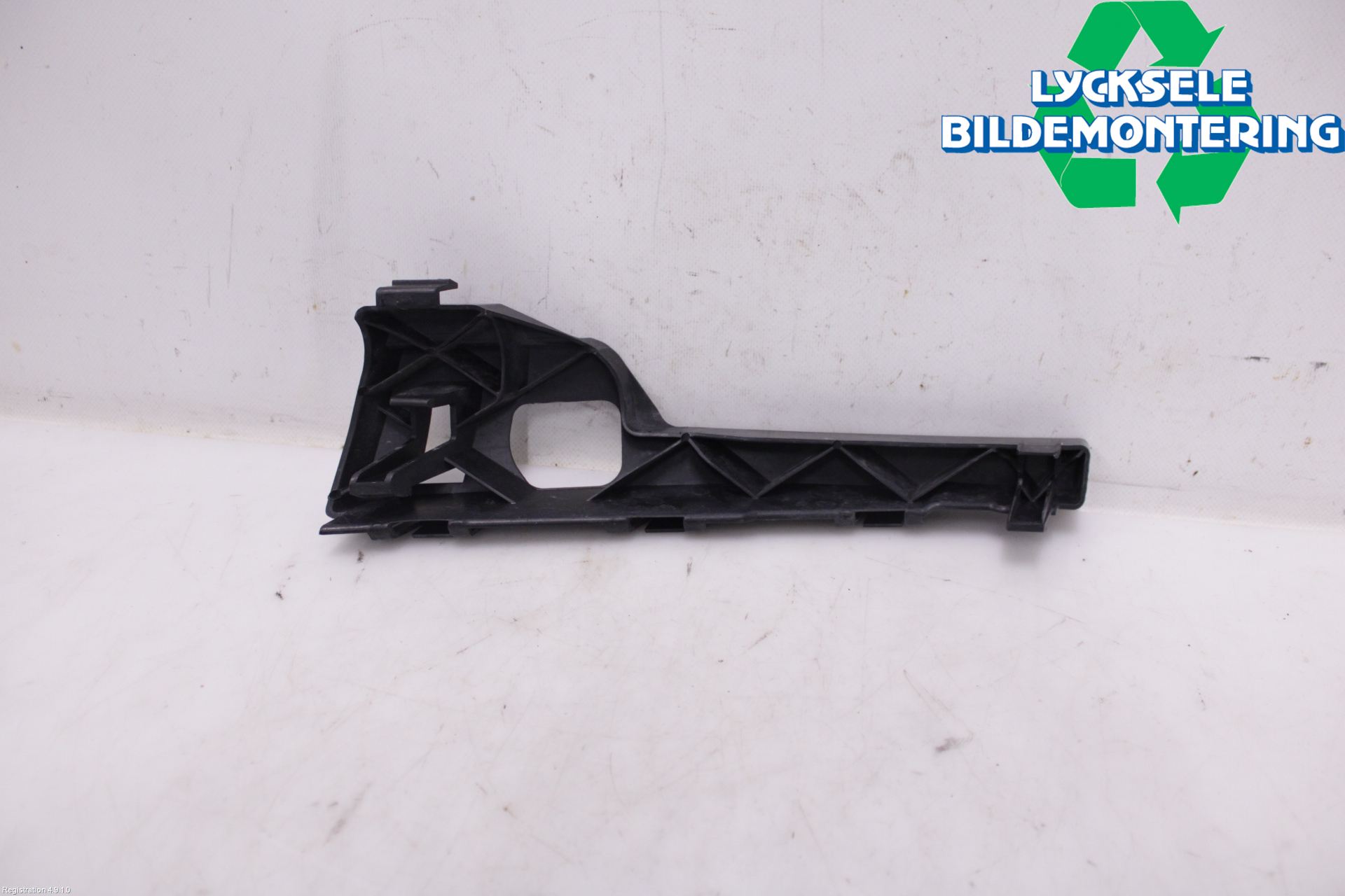 Ford FOCUS     04-07 Stötfångarfäste Fram Hö