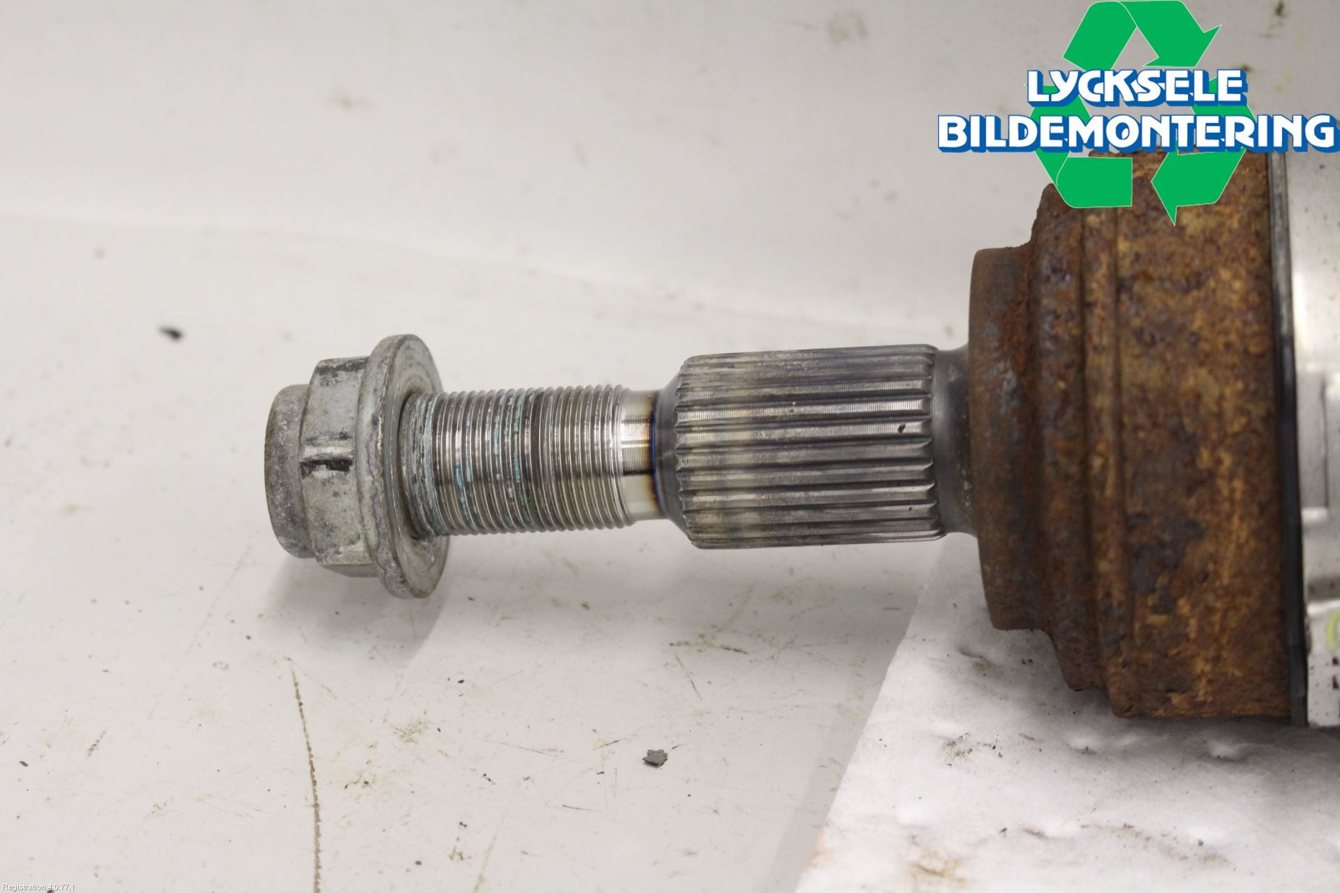 Ford FOCUS 19- Drivaxel Fram Vänster