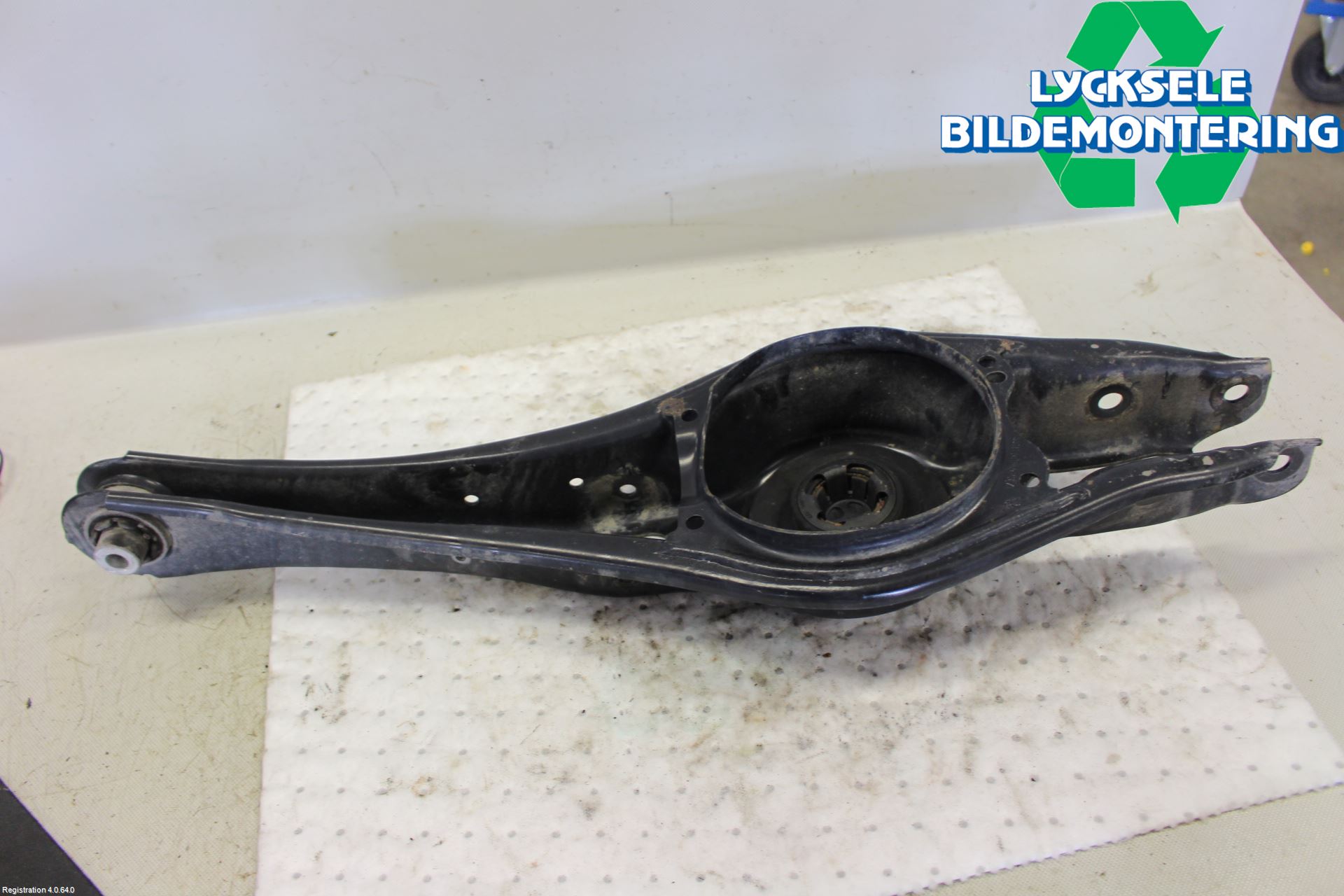 Volkswagen VW TIGUAN 16-24 Bärarm Bak Vänster