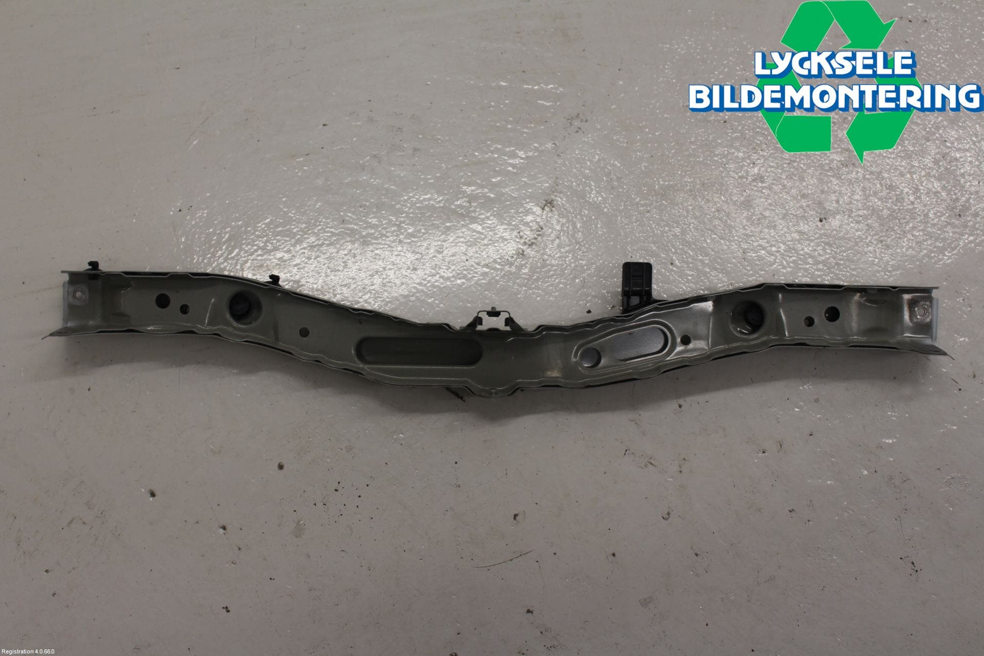 Toyota AURIS 13-19 Frontplåt Övre