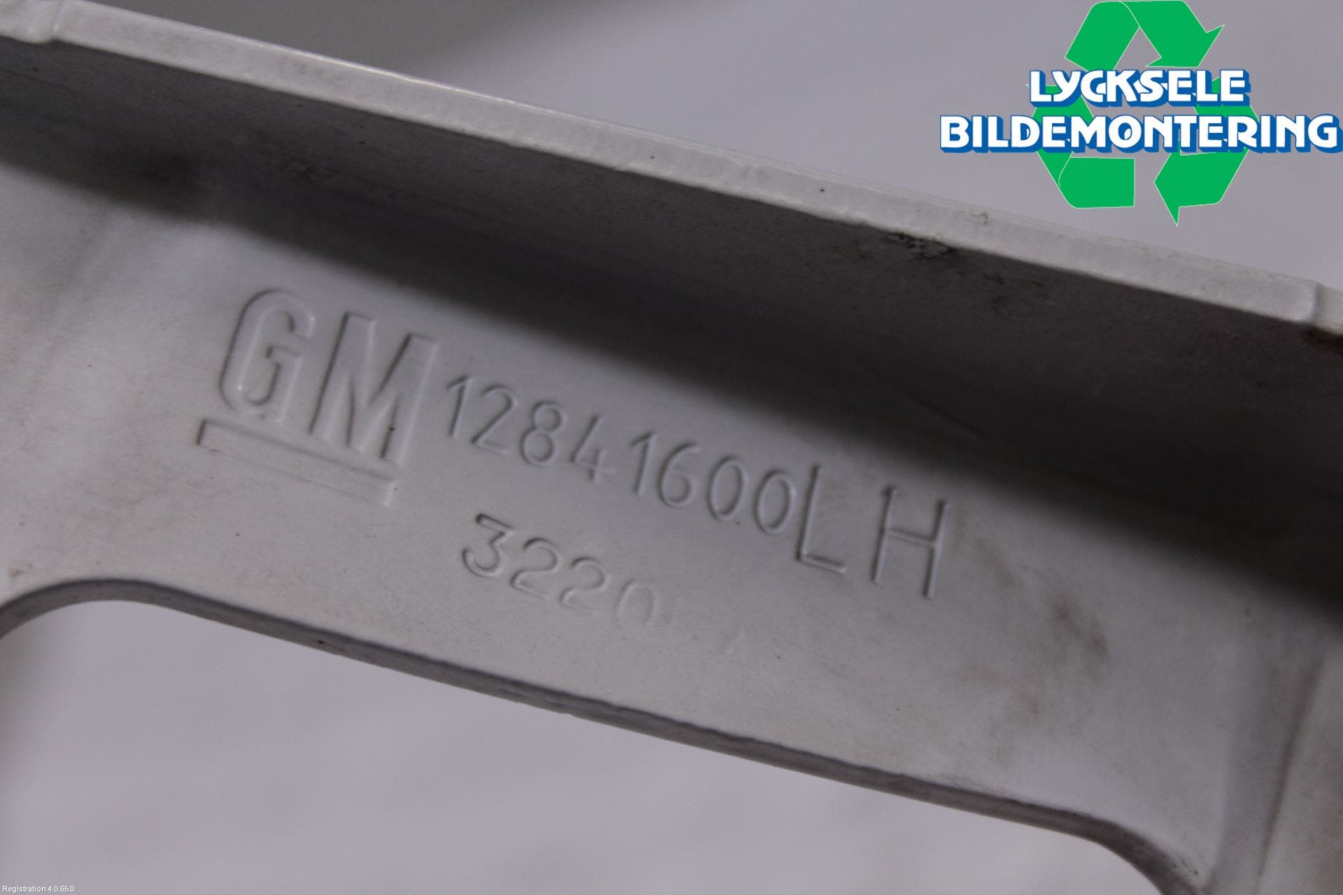 Opel INSIGNIA 09-16 Huvgångjärn