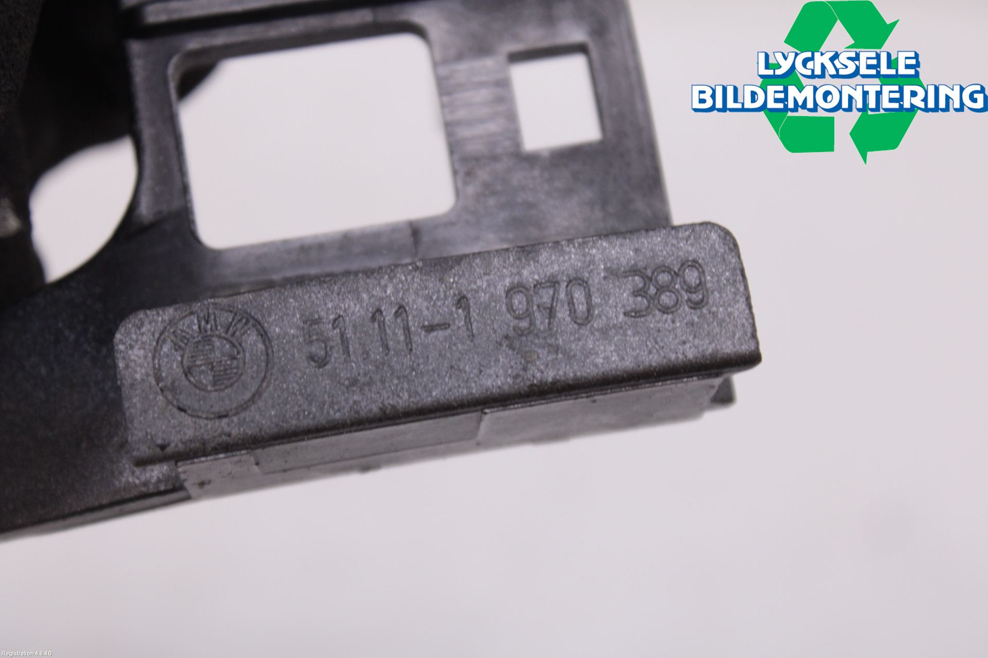 BMW 7 E38      93-01 Stötfångarfäste Bak Vä