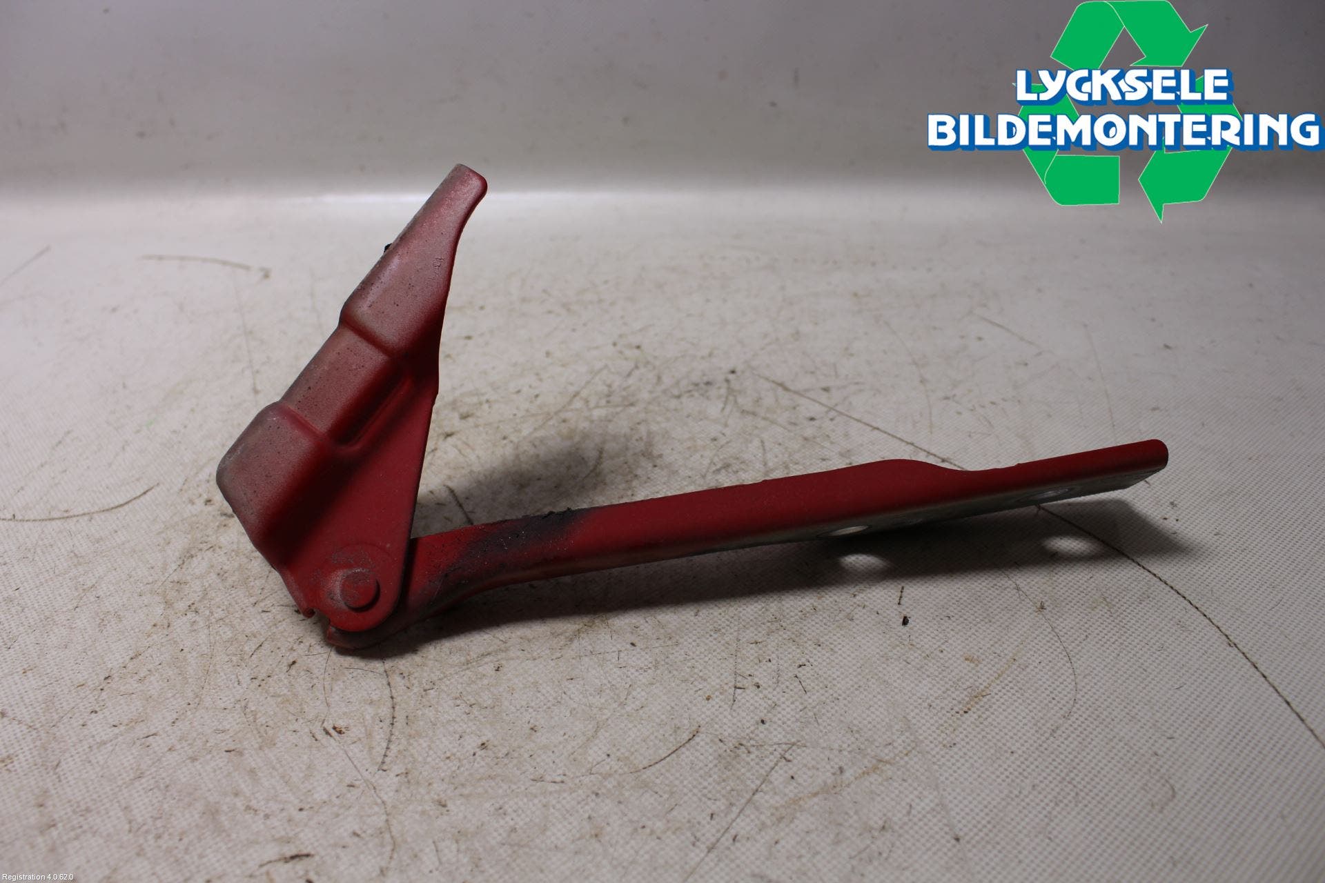 Volkswagen VW POLO 10-17 Huvgångjärn