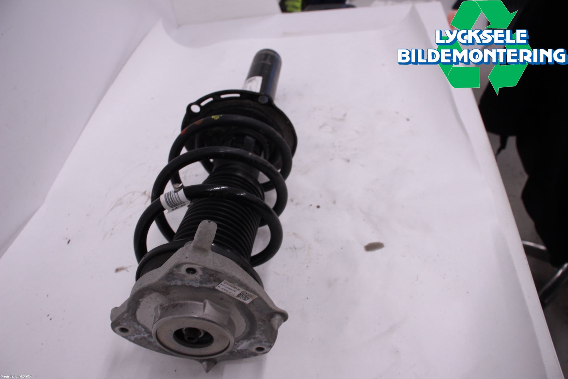 Volkswagen VW ID.4 21- Fjäderben Fram Höger