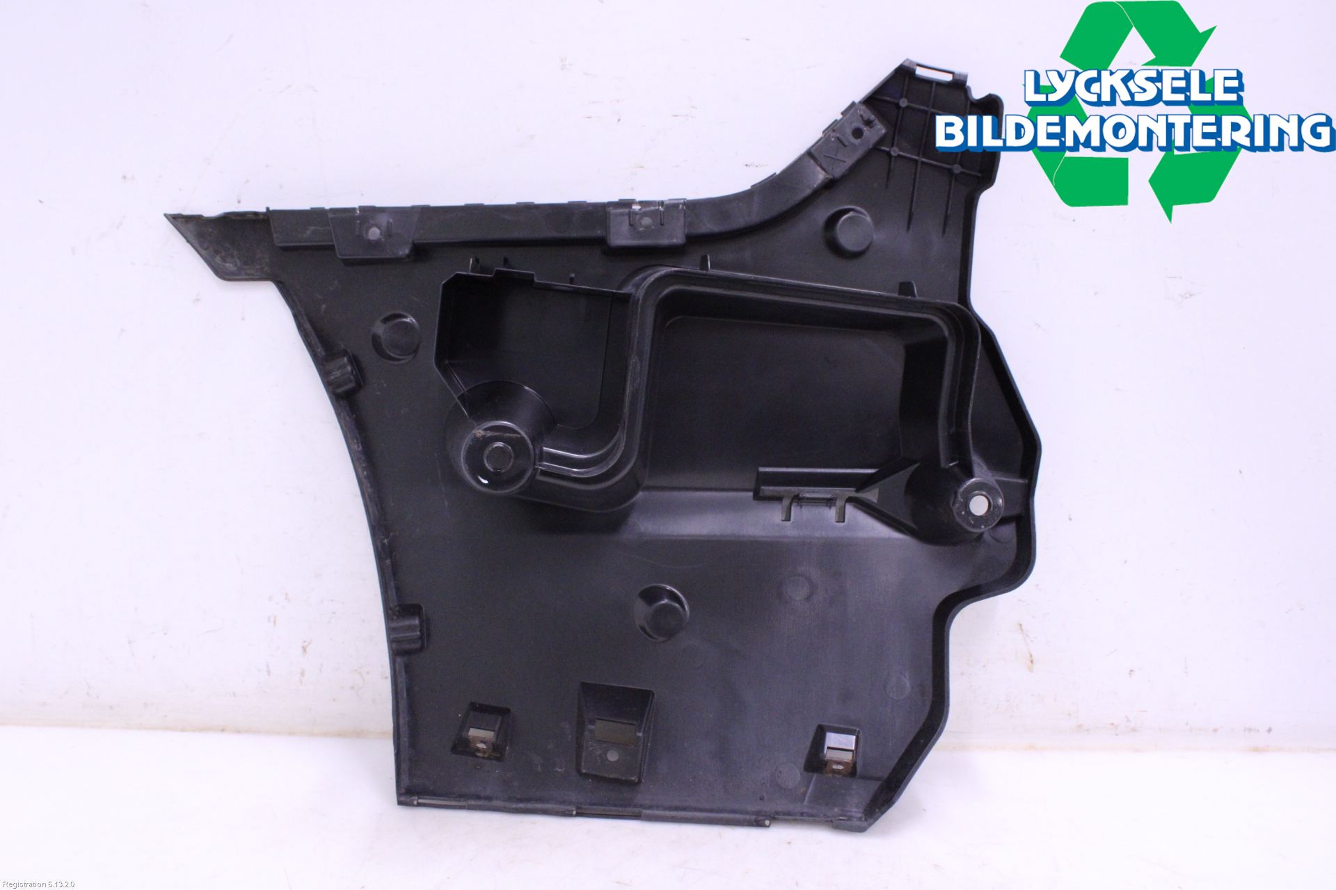 BMW 5 F10/F11/F18 09-17 Stötfångarfäste Bak Hö