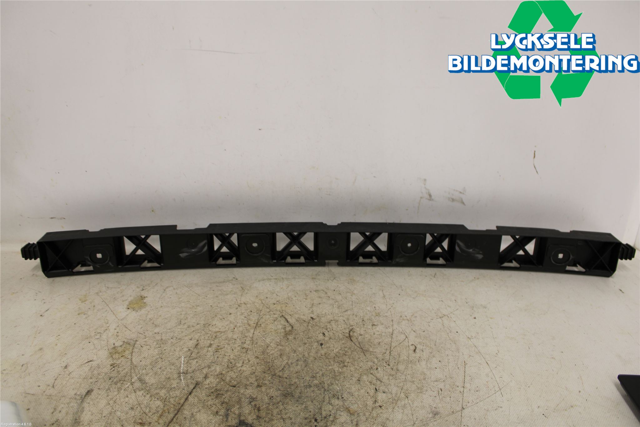 Audi A6 F2/C8 19- Stötfångardel Bak Mitt