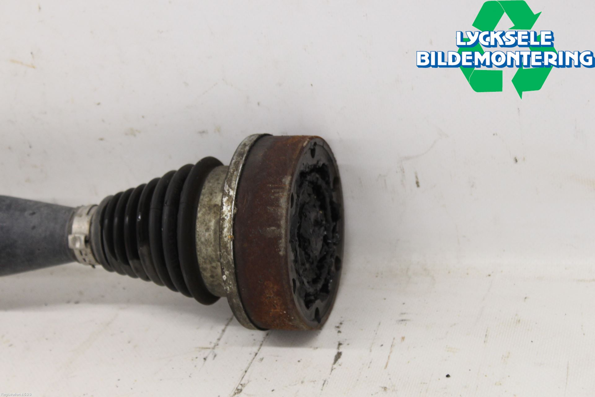 Volkswagen VW POLO 10-17 Drivaxel Fram Höger