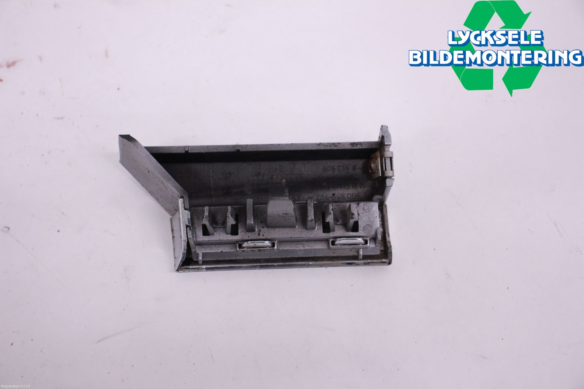 Volkswagen VW PASSAT 15-19 List Framskärm Hö