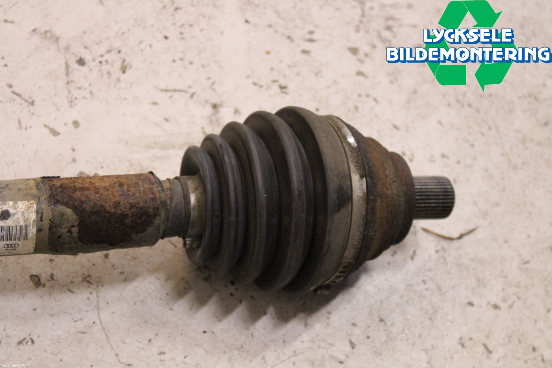 Volkswagen VW CADDY      04-10 Drivaxel Fram Höger
