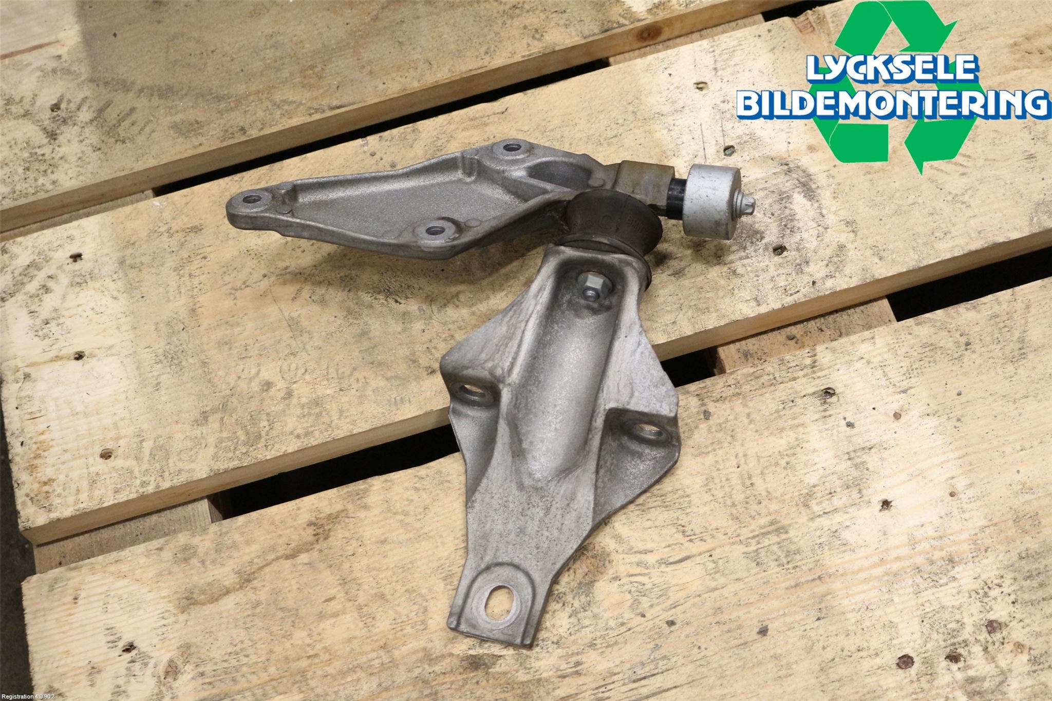 BMW 5 F10/F11/F18 09-17 Växellådsfäste