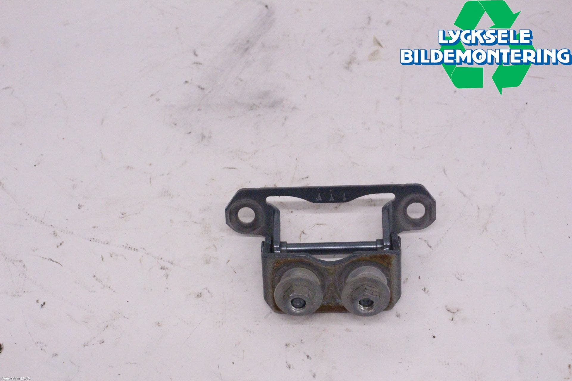 Subaru XV 12-17 Bakluckegångjärn Hö