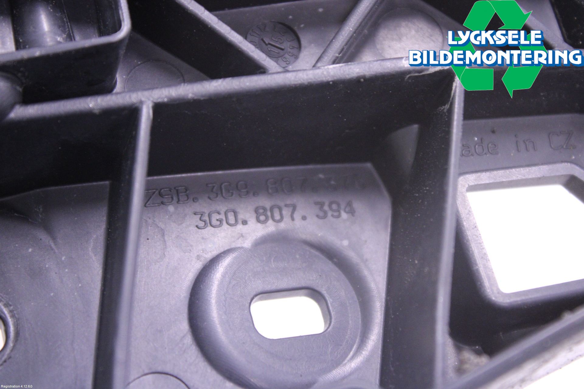 Volkswagen VW PASSAT 15-19 Stötfångarfäste Bak Hö