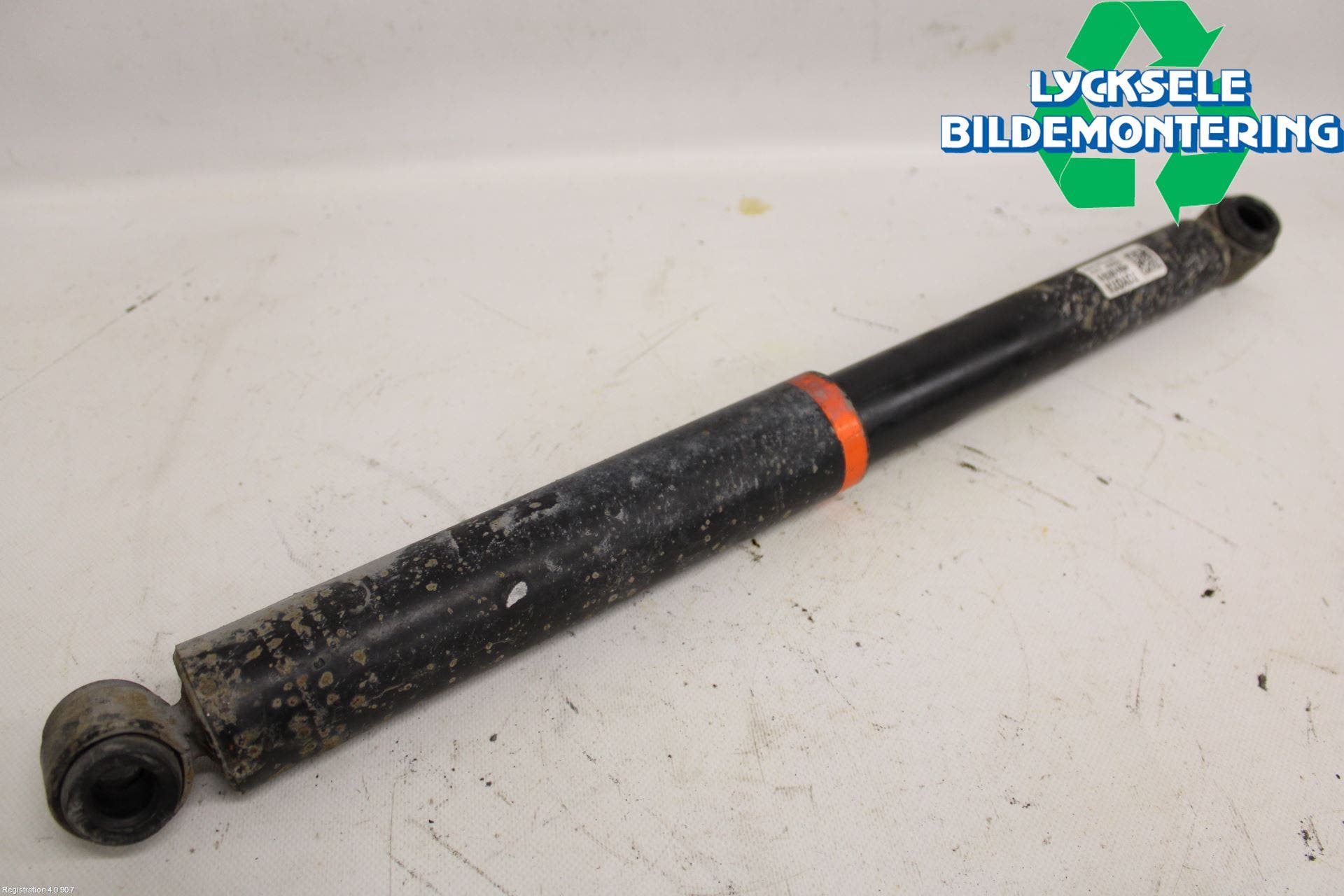 Toyota HILUX 16- Stötdämpare Bak