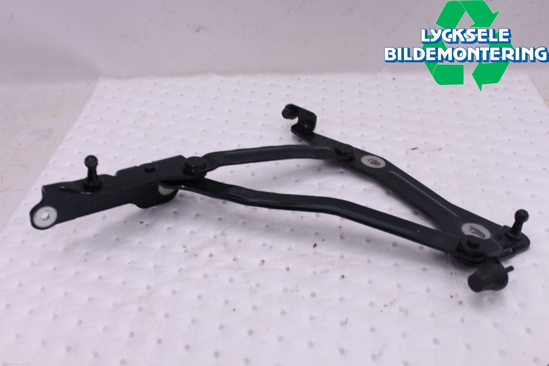 Ford MUSTANG VI 15-22 Bakluckegångjärn Hö