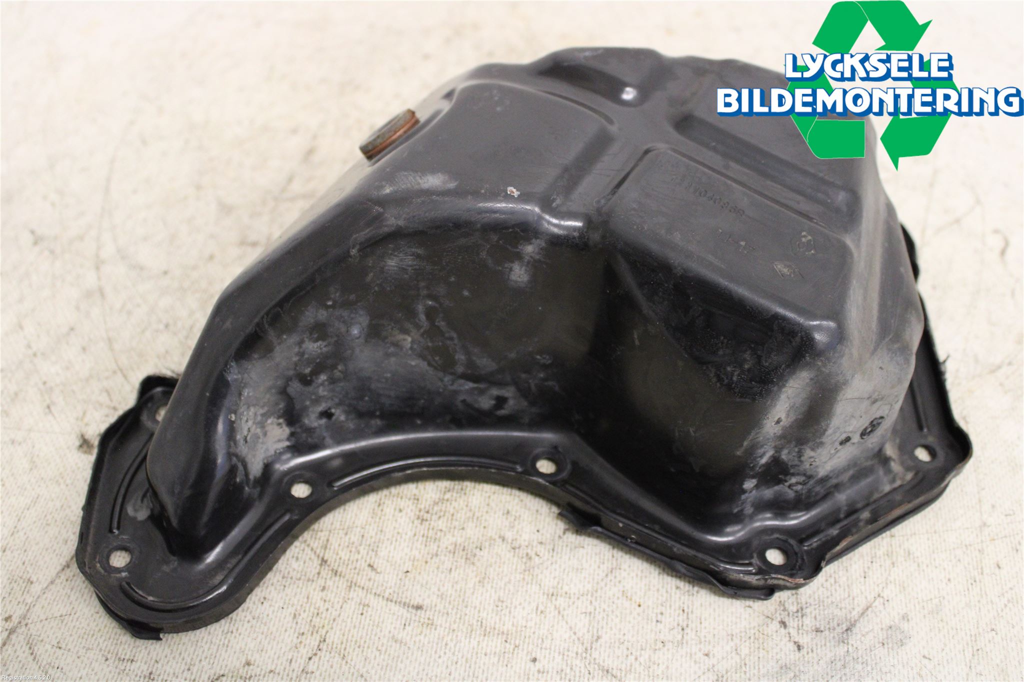 Dacia DUSTER 10-17 Oljetråg