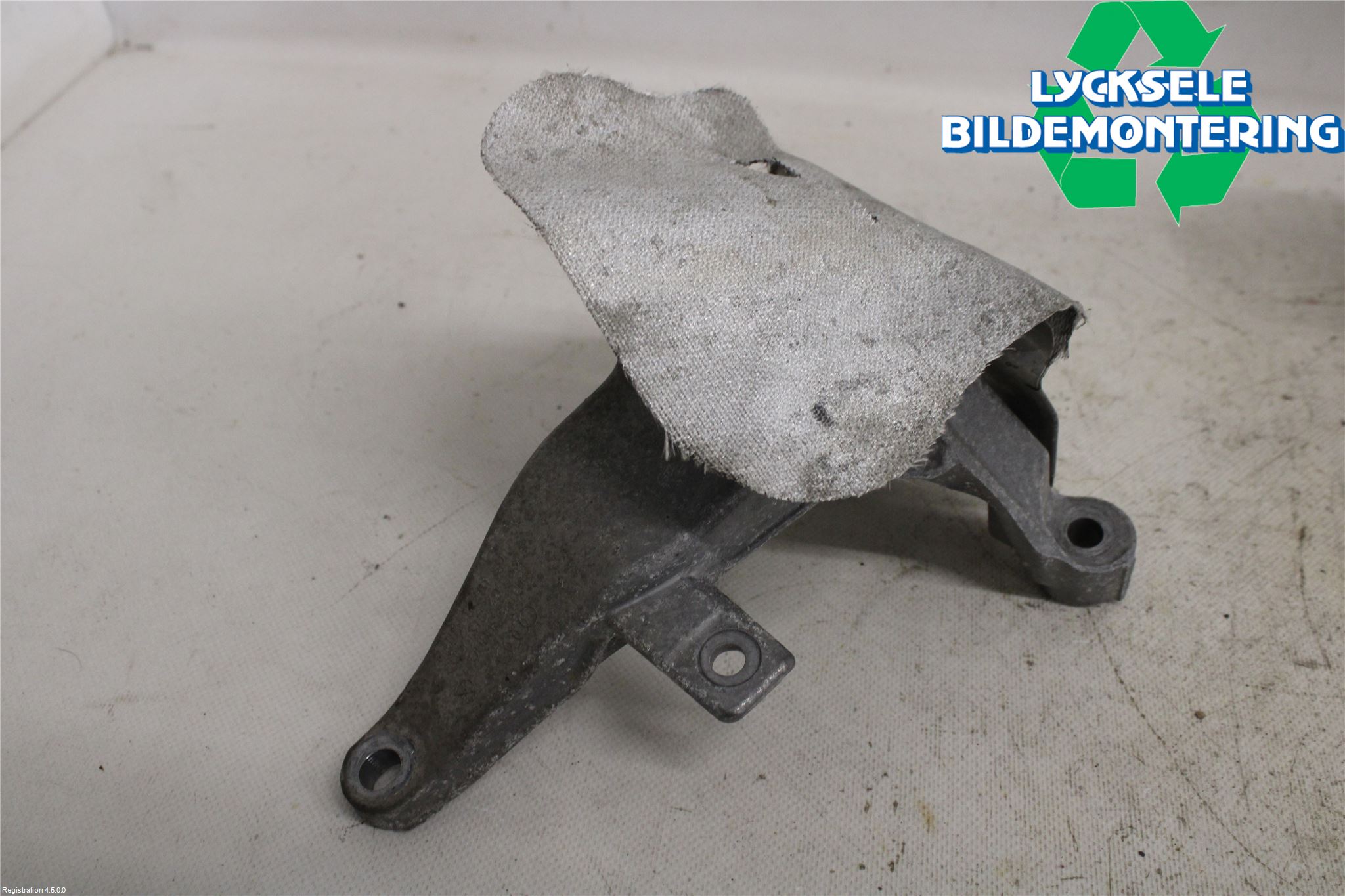 Audi A6 ALLROAD 12-18 Motorfäste