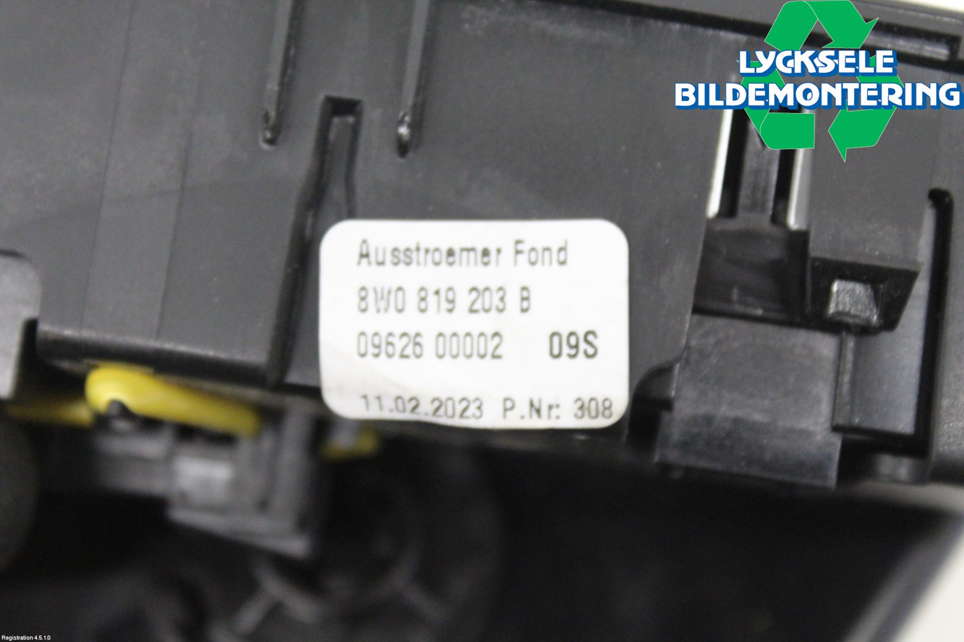 Audi A4/S4 B9 20- Defrosterkanal-Munstycke